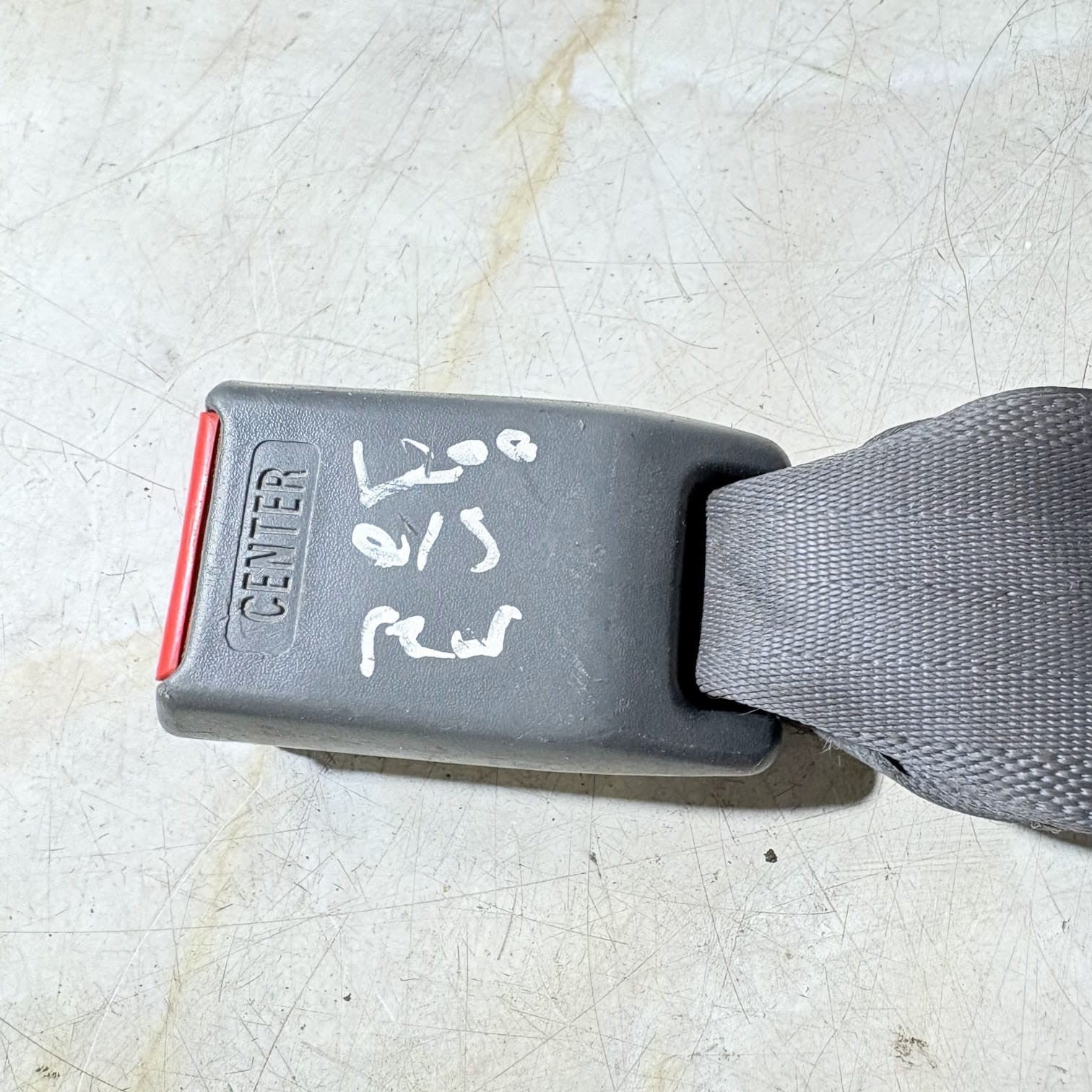 Kia Sorento XM Mk2 2010-2012 Rear Centre Seat Belt Buckle Receiver Stalk 5DR