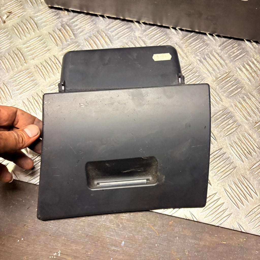 BMW 3 SERIES 320 Ci GLOVE BOX LID DOOR DRIVER SIDE FRONT