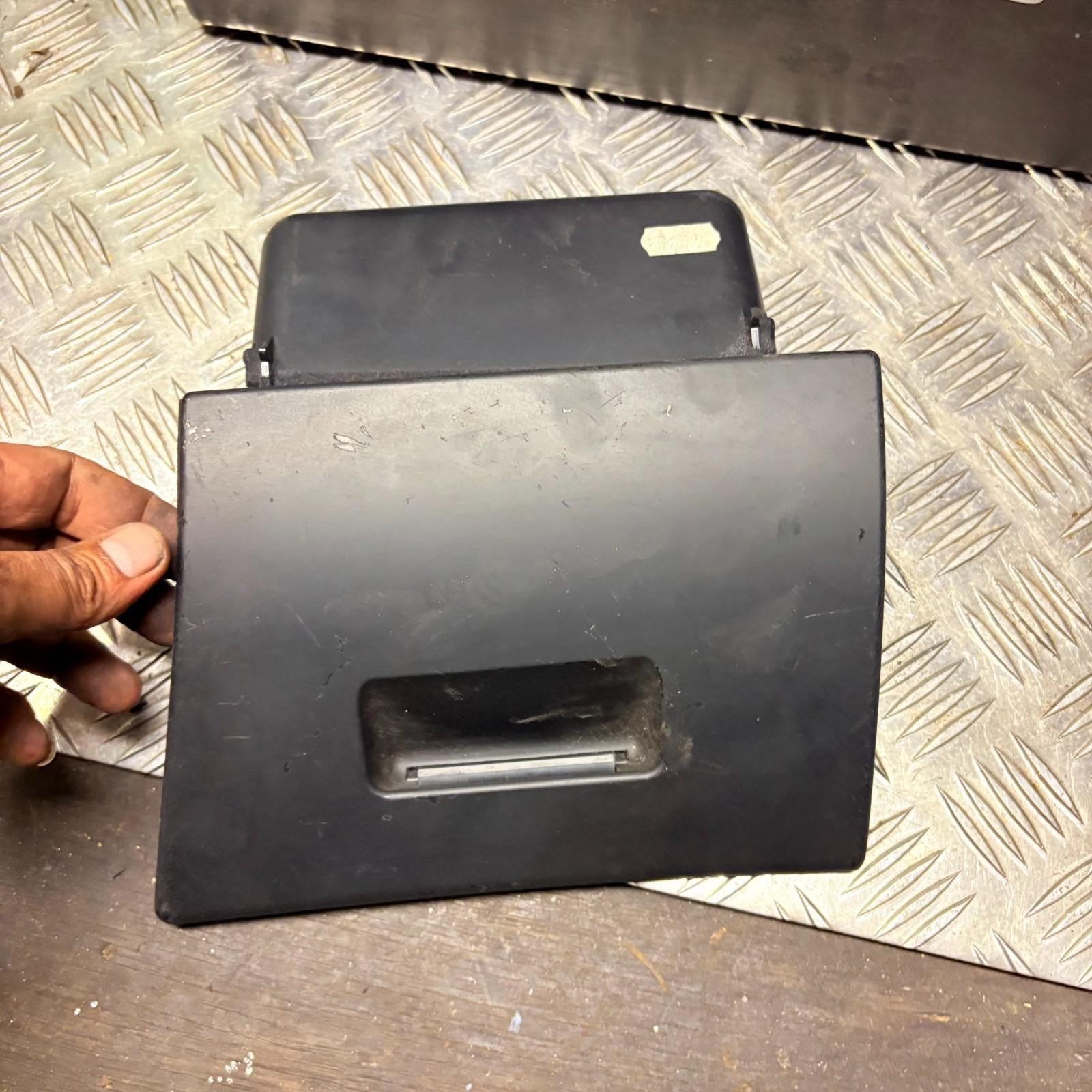 BMW 3 SERIES 320 Ci GLOVE BOX LID DOOR DRIVER SIDE FRONT
