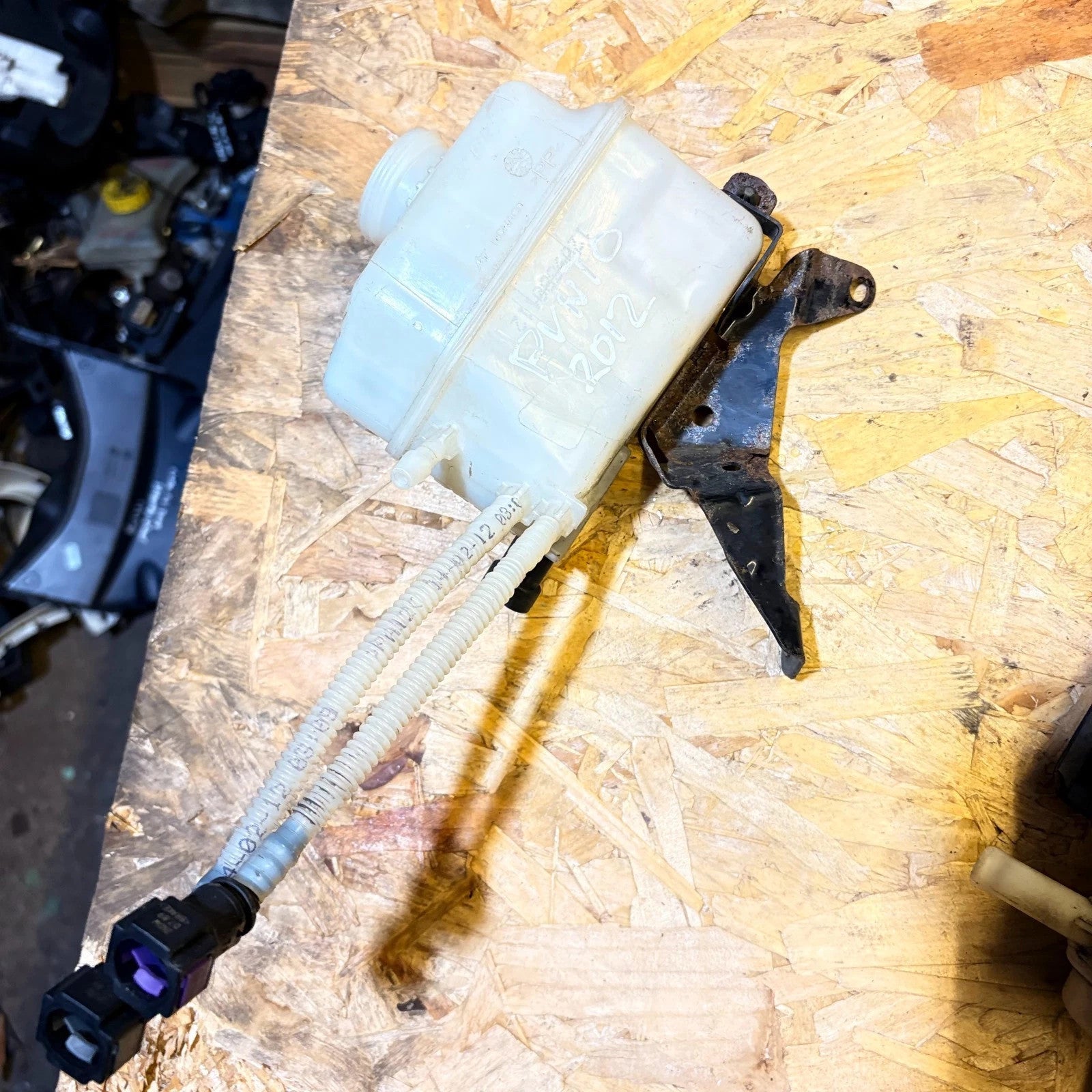 FIAT PUNTO 2012 POWER STEERING FLUID TANK RESERVOIR