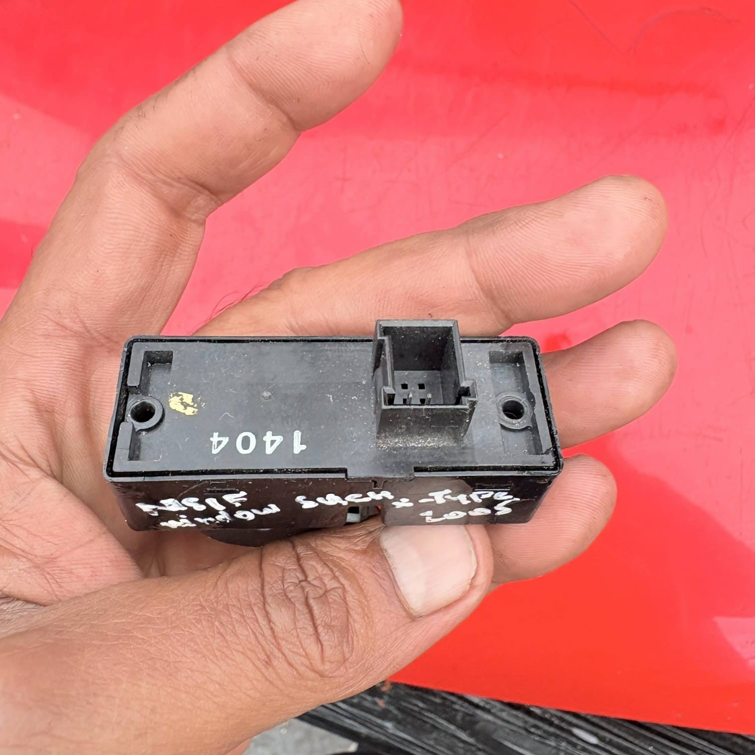 WINDOW LIFT SWITCH (FITS ALL DOORS)-Jaguar XJ XJ6 XJ8 XJR X350 2005 C2C1409