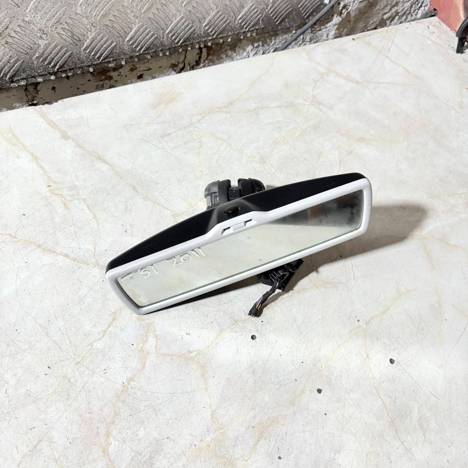 Volkswagen Touareg I 2011 Interior rear view mirror 026141