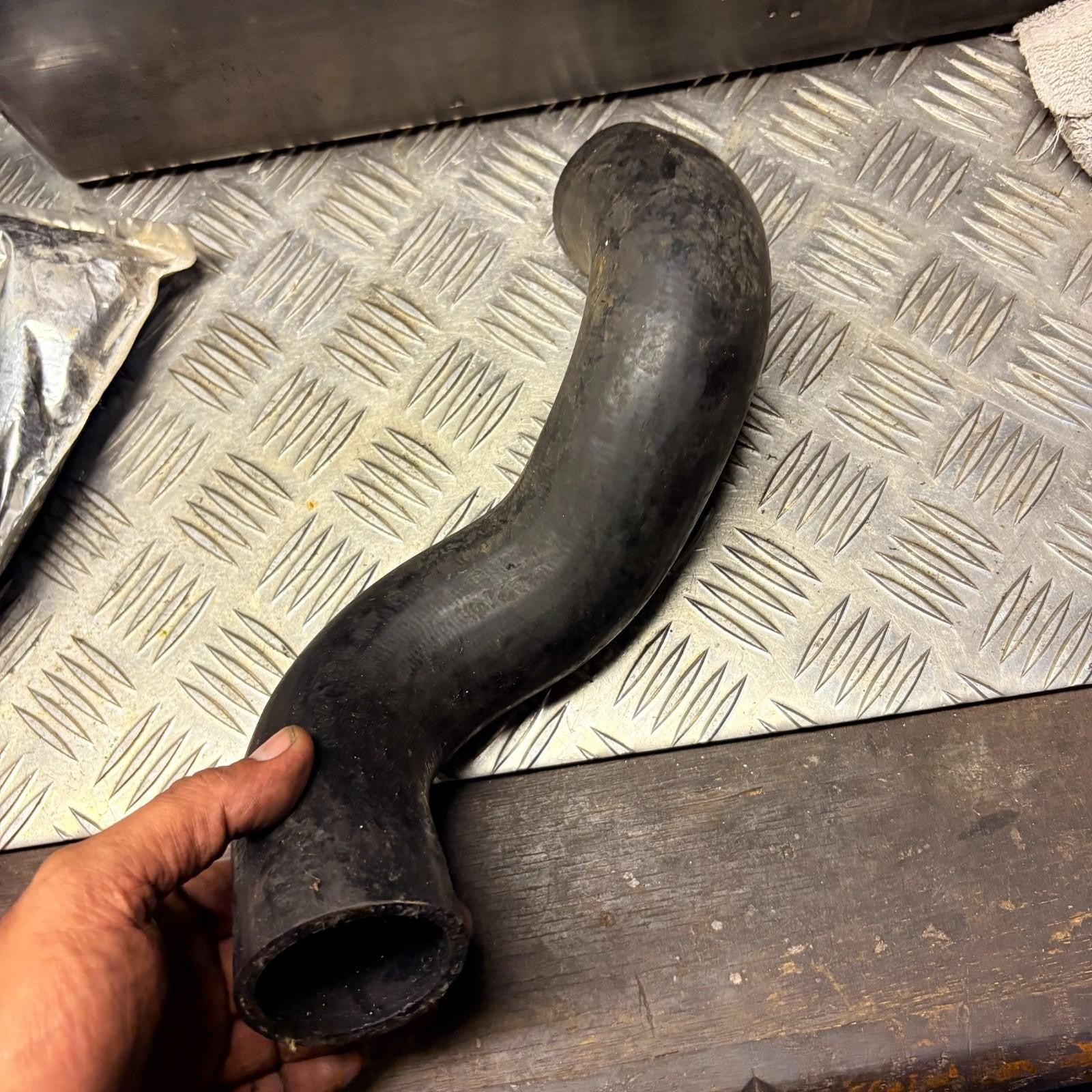 INTERCOOLER TURBO HOSE PIPE LAND ROVER 2005