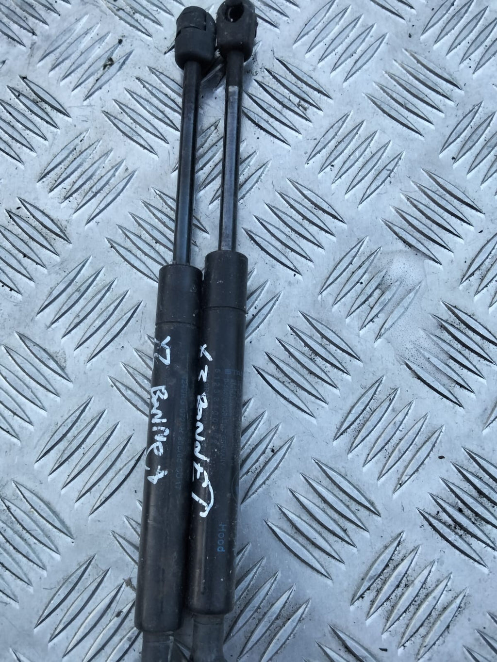 BMW X3 E83 2.0D N47 2008 1995cc BONNET STRUTS/RAMS PAIR 51233400352