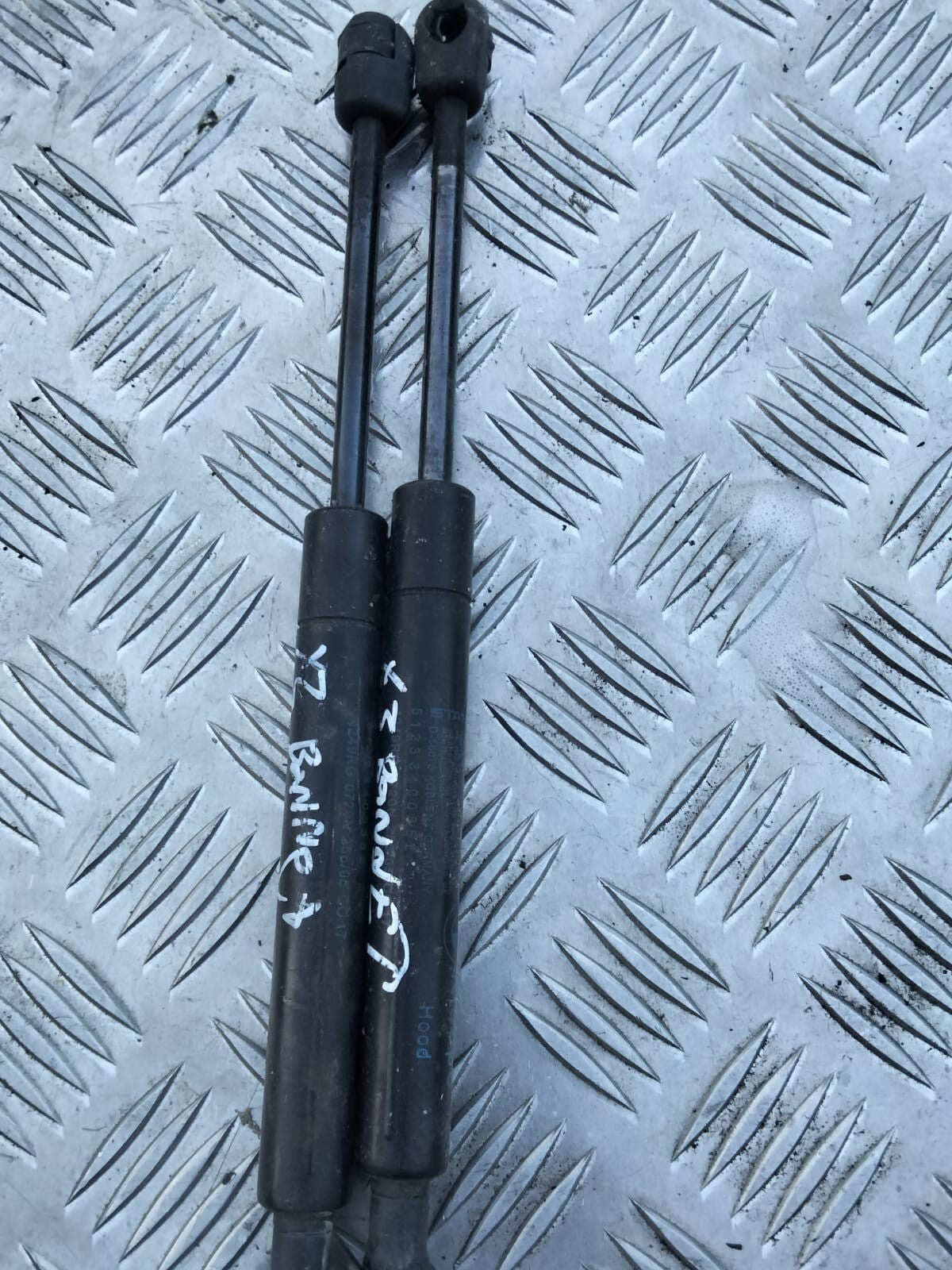 BMW X3 E83 2.0D N47 2008 1995cc BONNET STRUTS/RAMS PAIR 51233400352