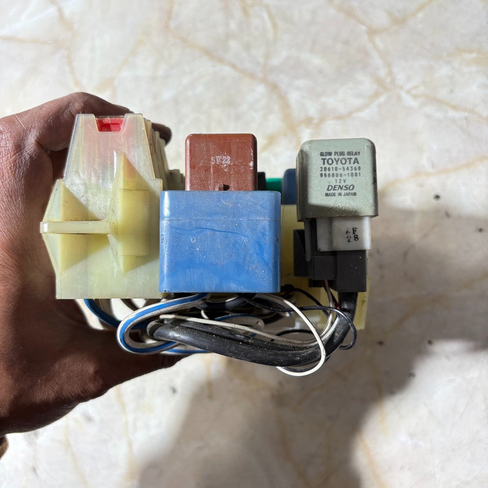 TOYOTA DYNA DIESEL FUSE BOX JUNCTION RELAY BLOCK WITH GLOW PLUG RELAY
