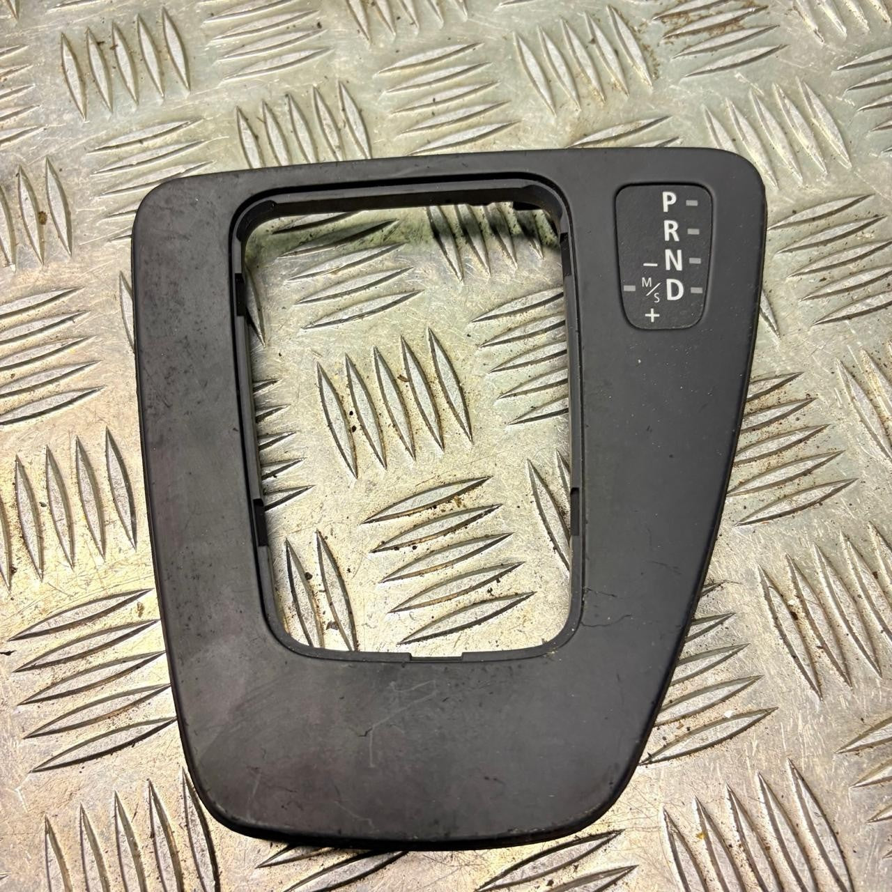 BMW 3 Series E90/E91/E92/E93 Auto Shifter Surround PRND M/S 2004-13 51167155646