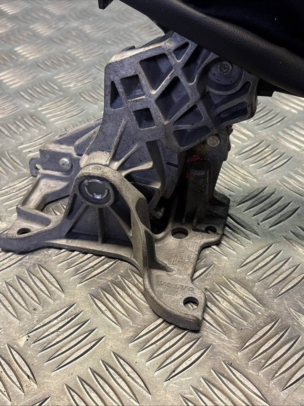2016 VOLVO V40 HANDBRAKE LEVER 31381647