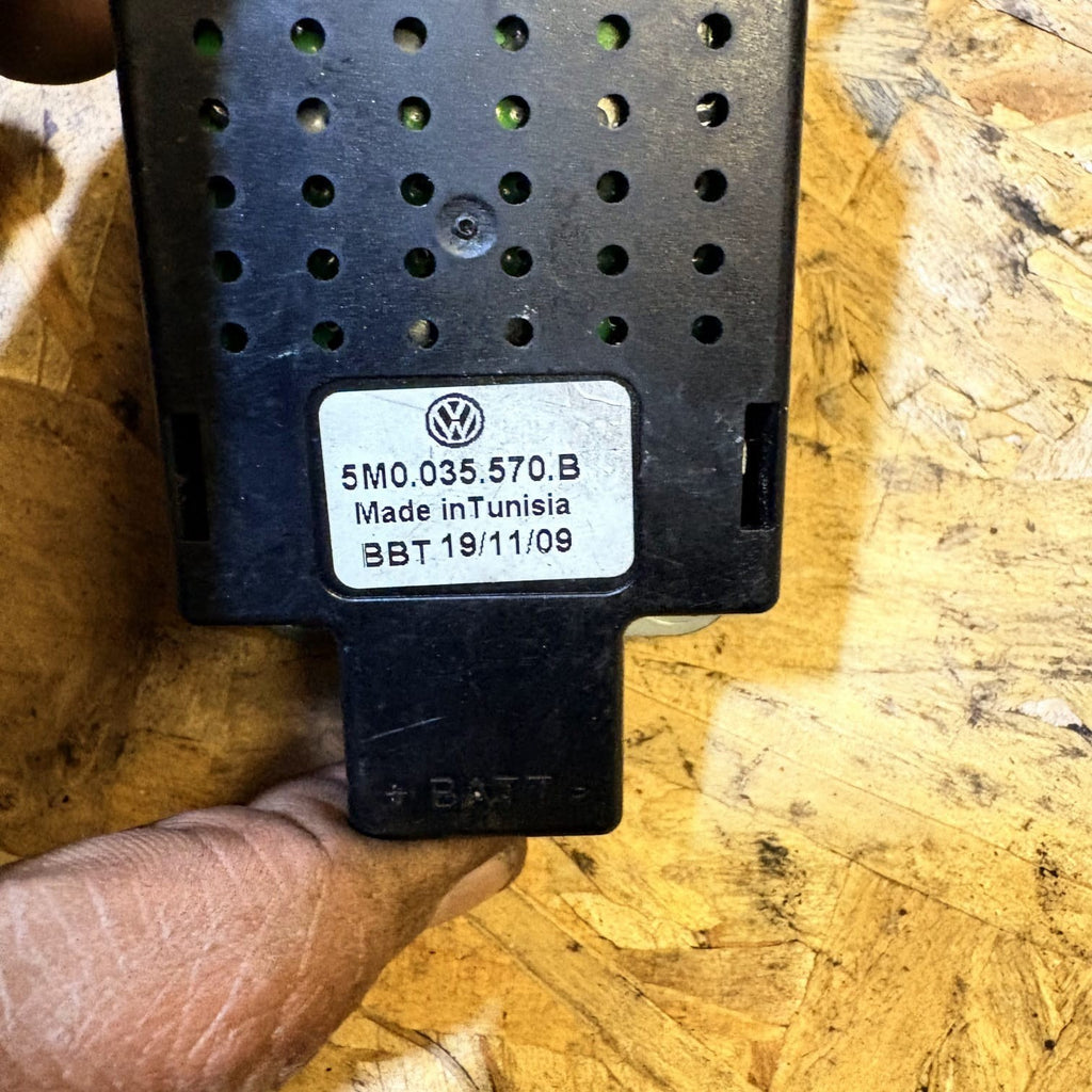 VW Golf Mk6 Radio Antenna Amplifier Module 5M0035570B 2010