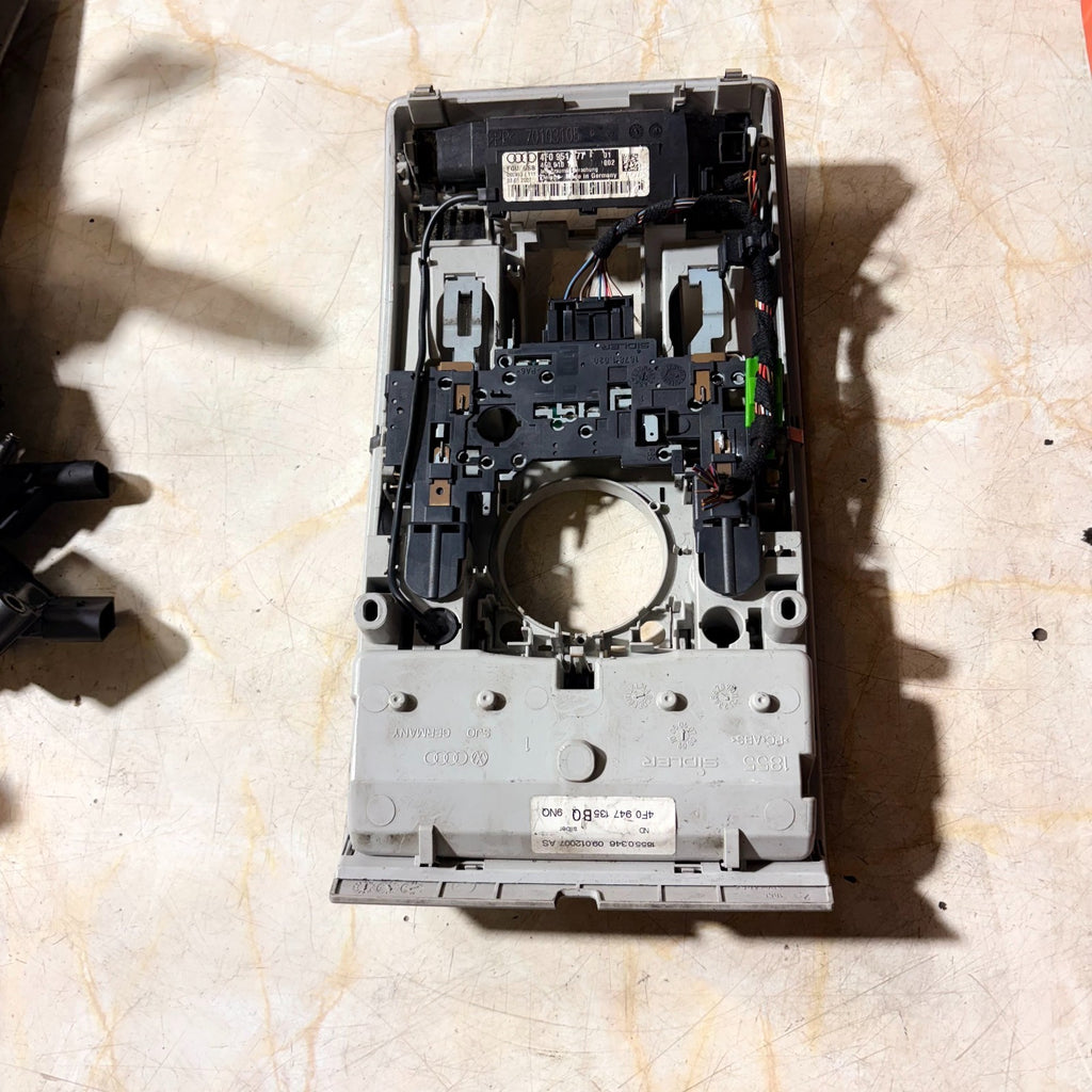 Audi A6 C6 Saloon 2004-2008 Overhead Console Map Light Mic 4F0947135BQ