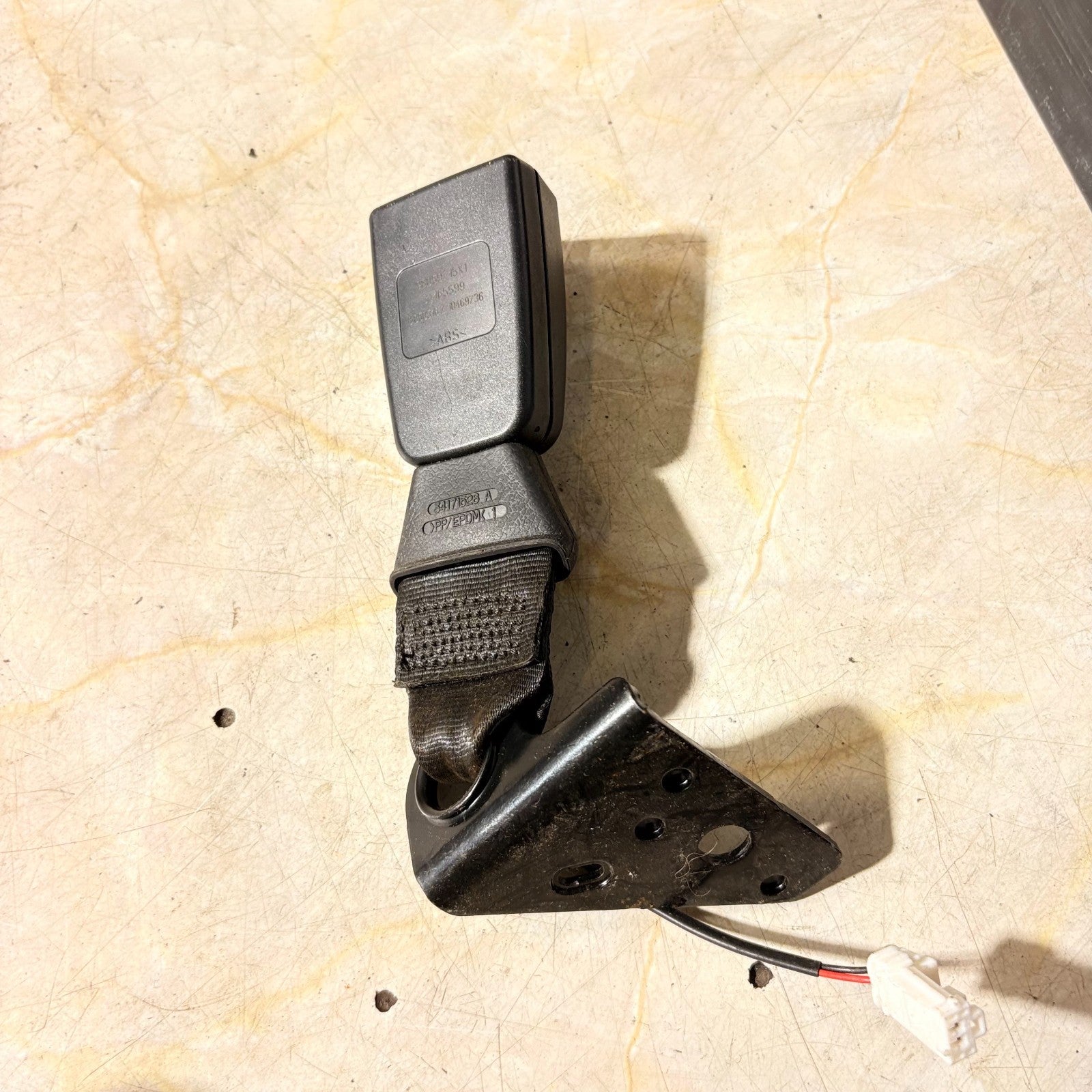 CITROEN C4 CACTUS MK1 2014-2020 LEFT REAR BUCKLE STRAP 98059715XT