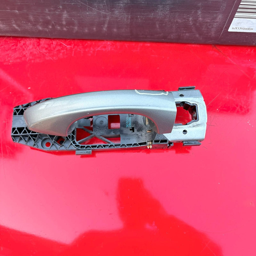 VW GOLF MK7 2016 5DR DRIVERS SIDE FRONT EXTERIOR DOOR HANDLE 5N0837885H LB7W