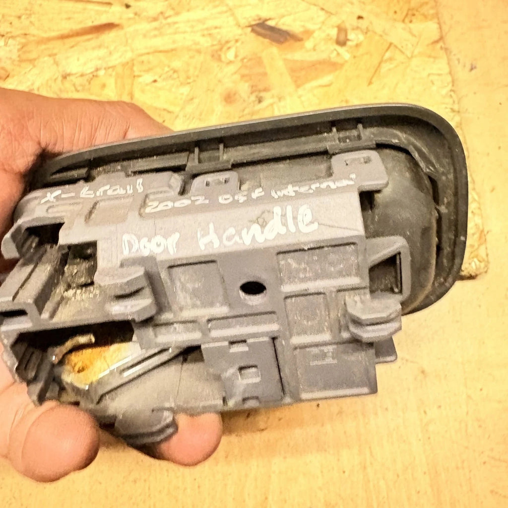 Nissan X-Trail T30 2002 Driver Front door interior handle DEV315339