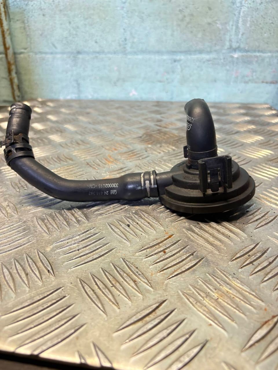 Opel Signum Petrol breather pipe hose 24414343
