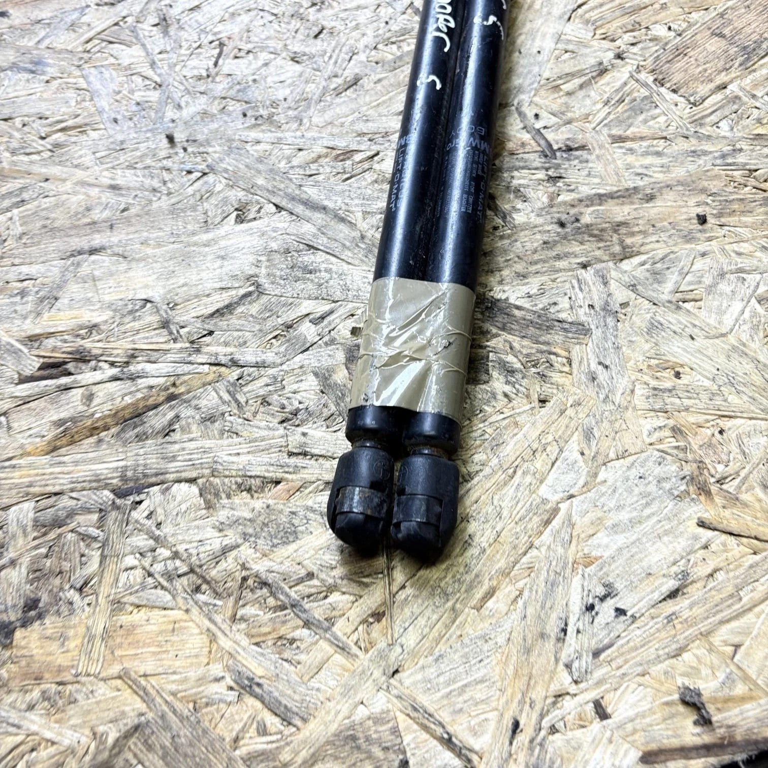 Mini Cooper Rear damper Gas spring rear damper KIA Sportage III SL Bj12