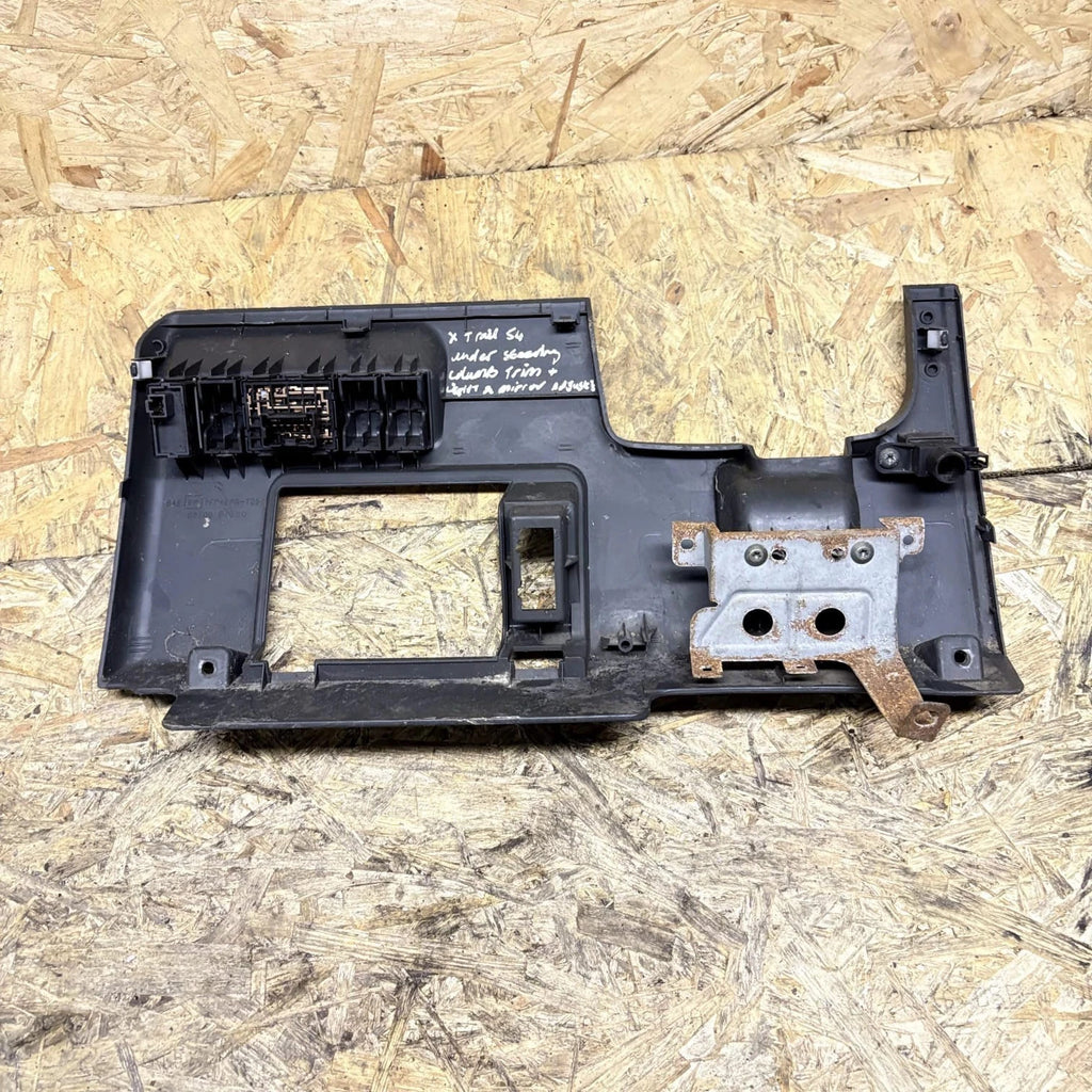 Nissan X-Trail T30 Interior Under Steering Wheel Dash Trim 68106 EQ320