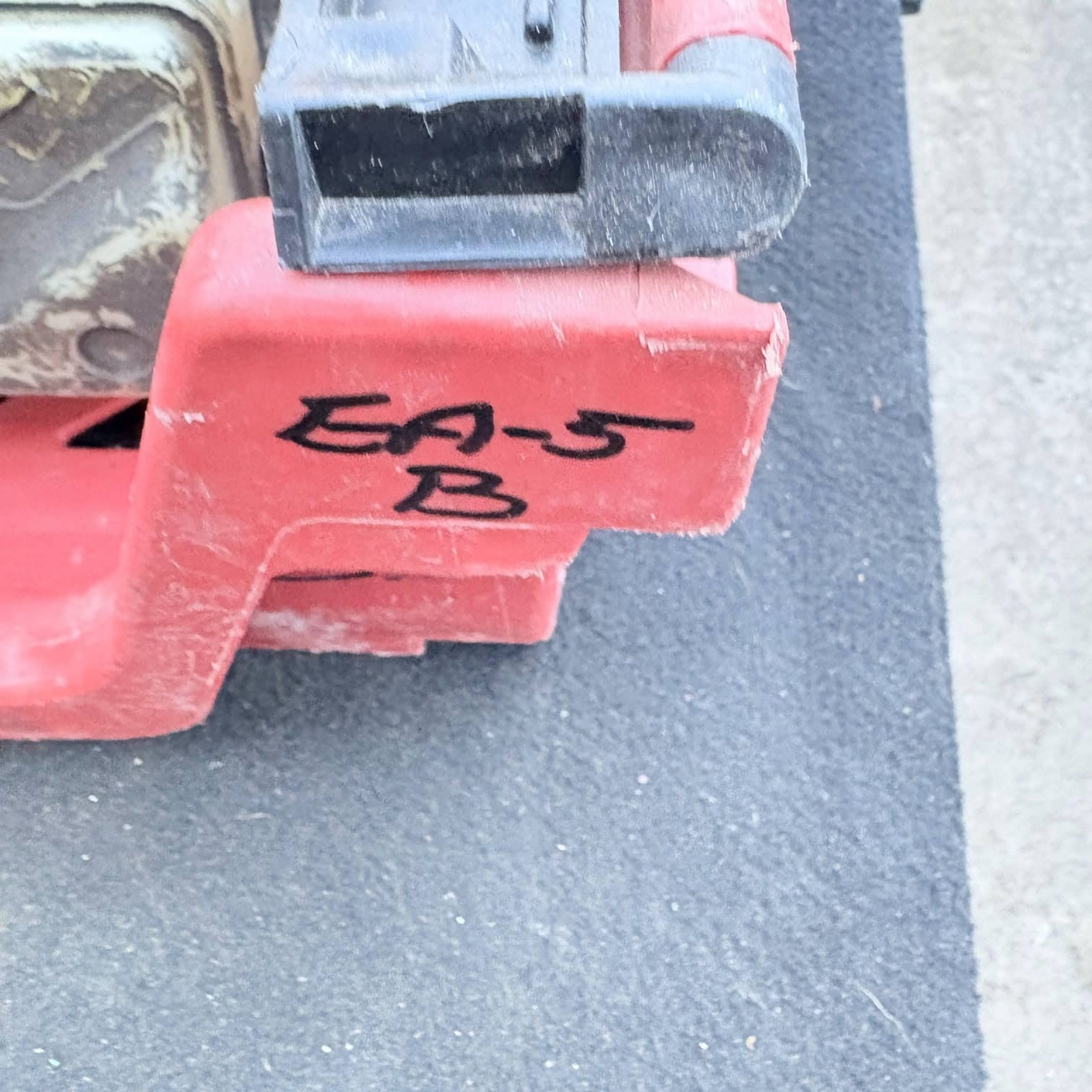 2010 Guide roller guide rail sliding door bottom Fiat Doblo 263 51815790