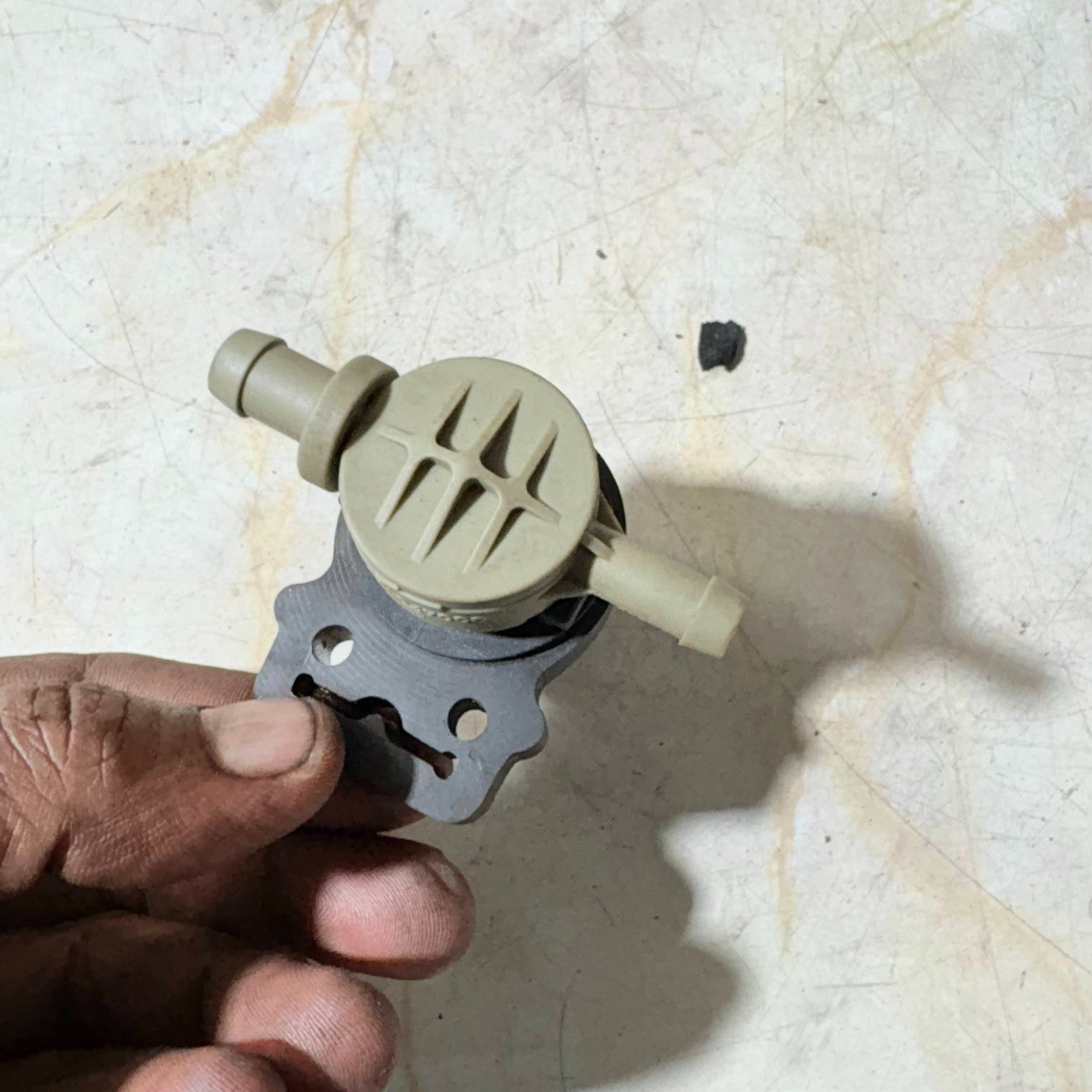 MERCEDES FUEL PETROLREGENERATION PURGE VALVE 0004701693 2000-2002