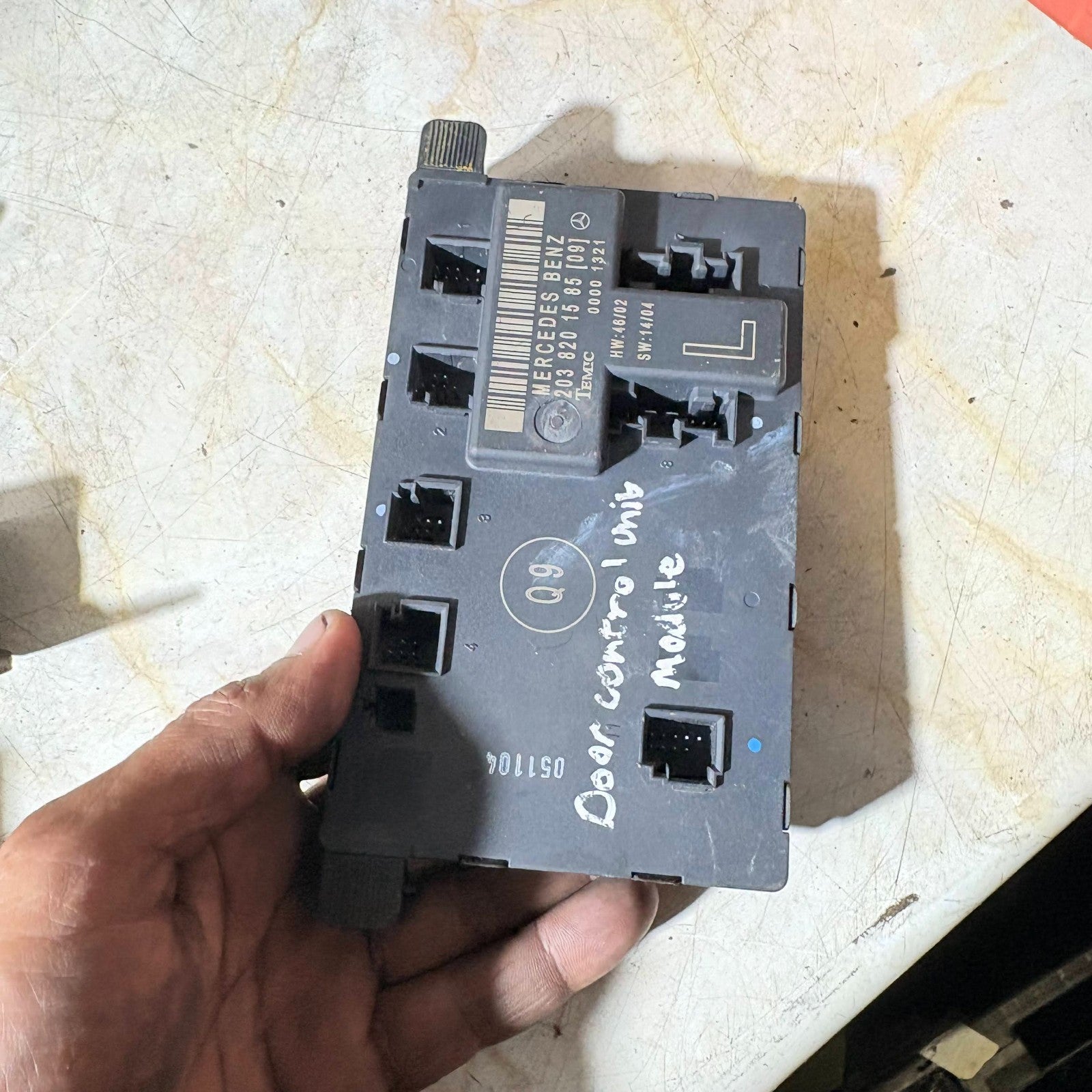 MERCEDES C CLASS C200 LEFT FRONT DOOR CONTROL MODULE A 203 820 15 85