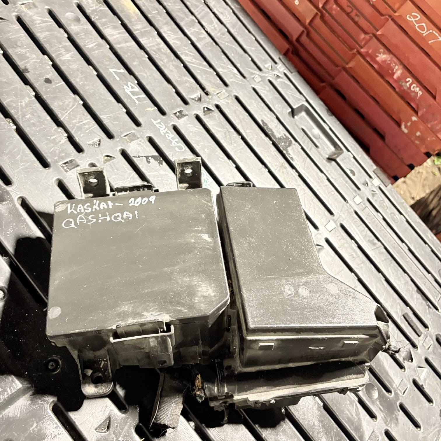 2009 NISSAN QASHQAI FUSE BOX UNDER THE BONNET 319136024 24383JD00A