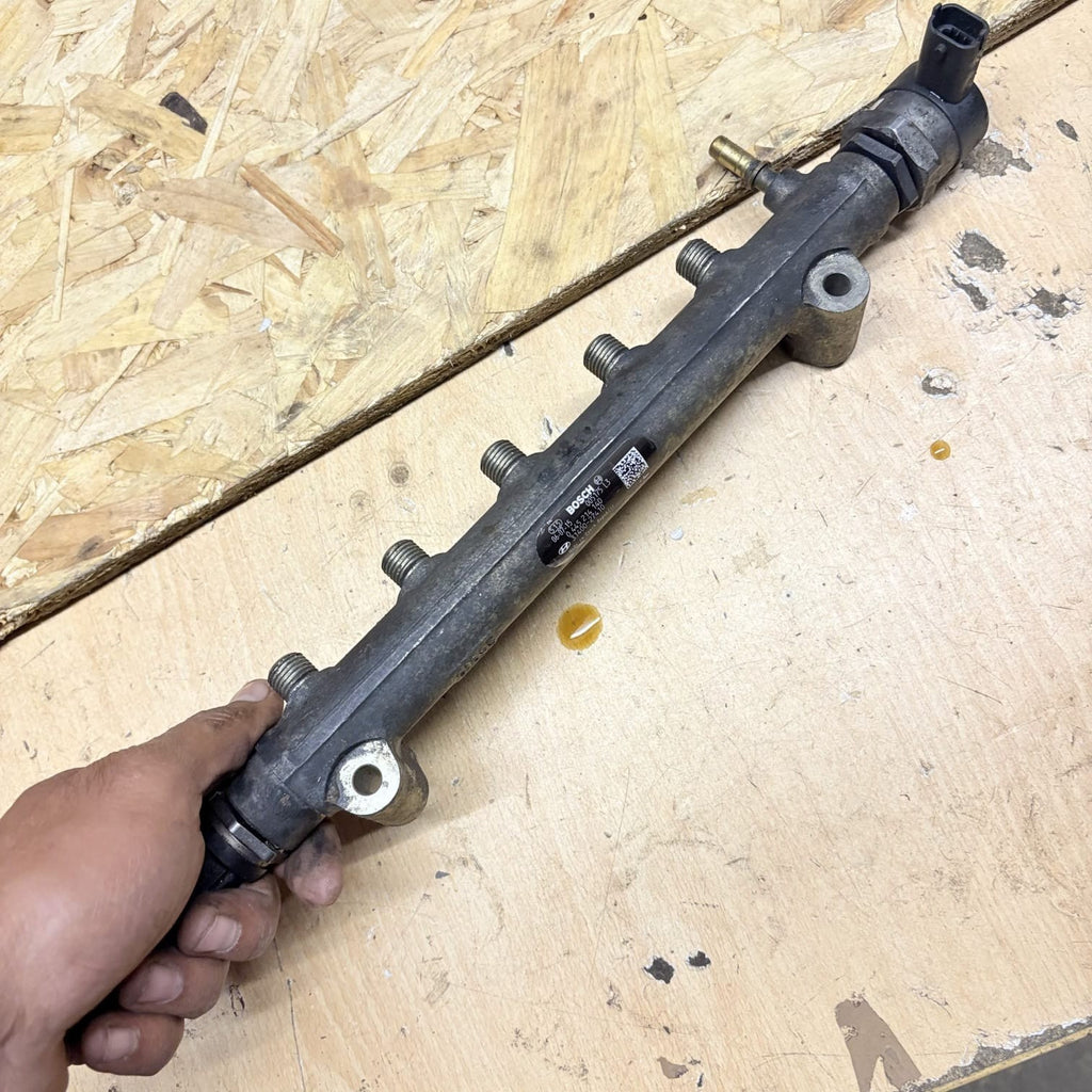KIA CARENS 2008 2.0 CRDI 3140027410 0445214140 HIGH PRESSURE FUEL RAIL