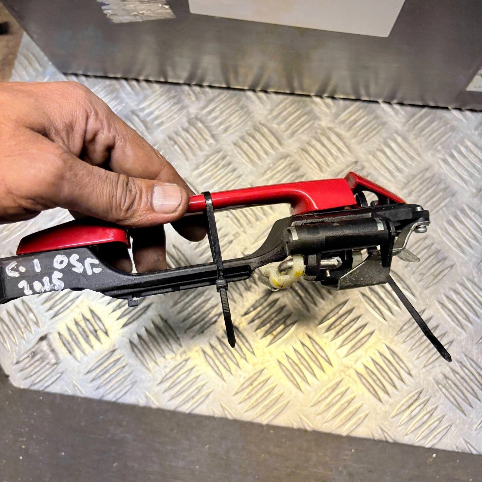 Citroen C1 II 2014-2021 Peugeot 108 2014-2021 FR Ext Door Handle Red B000843580