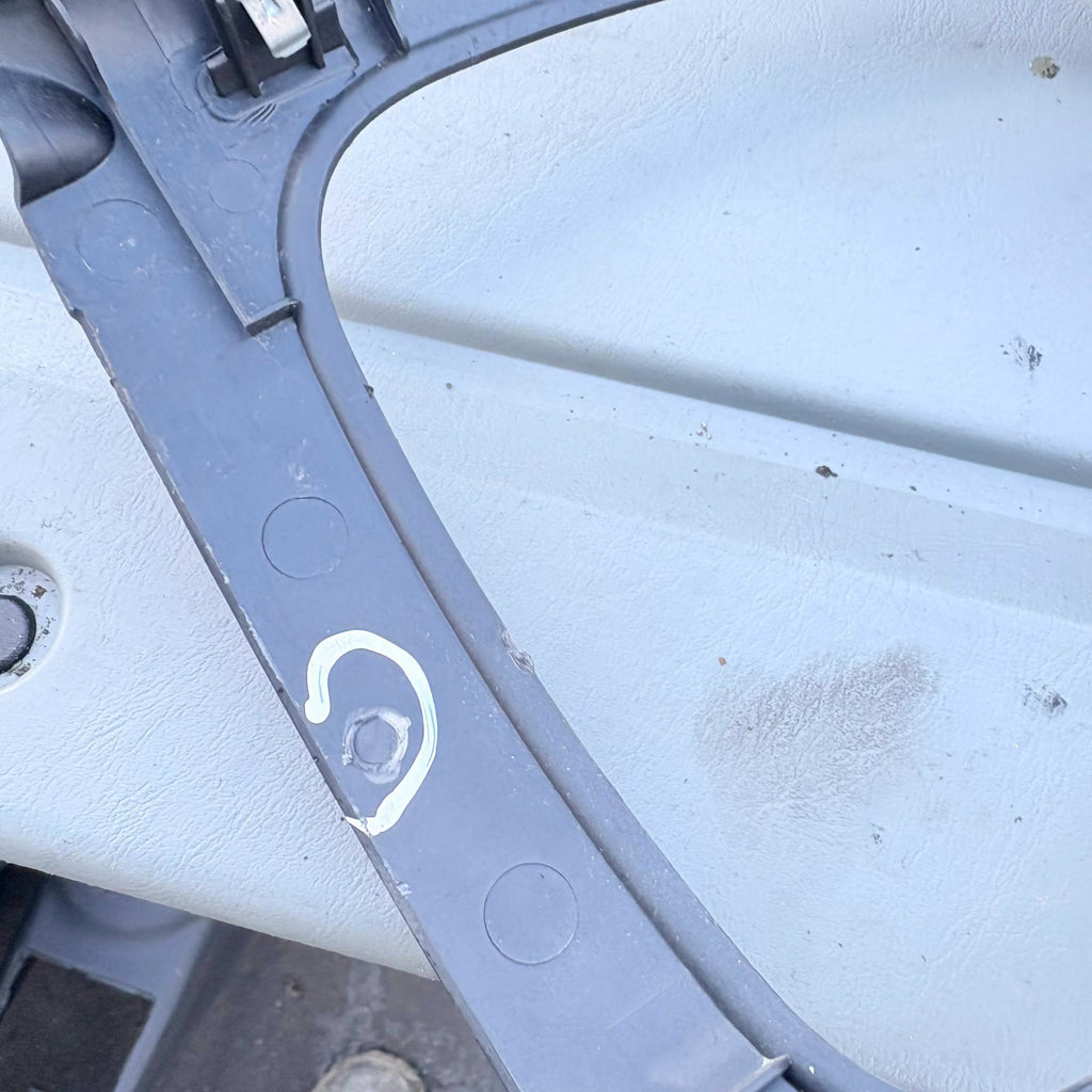 Nissan Qashqai 2004 Centre Console Arm Rest Cup Holder 96910 Jd000