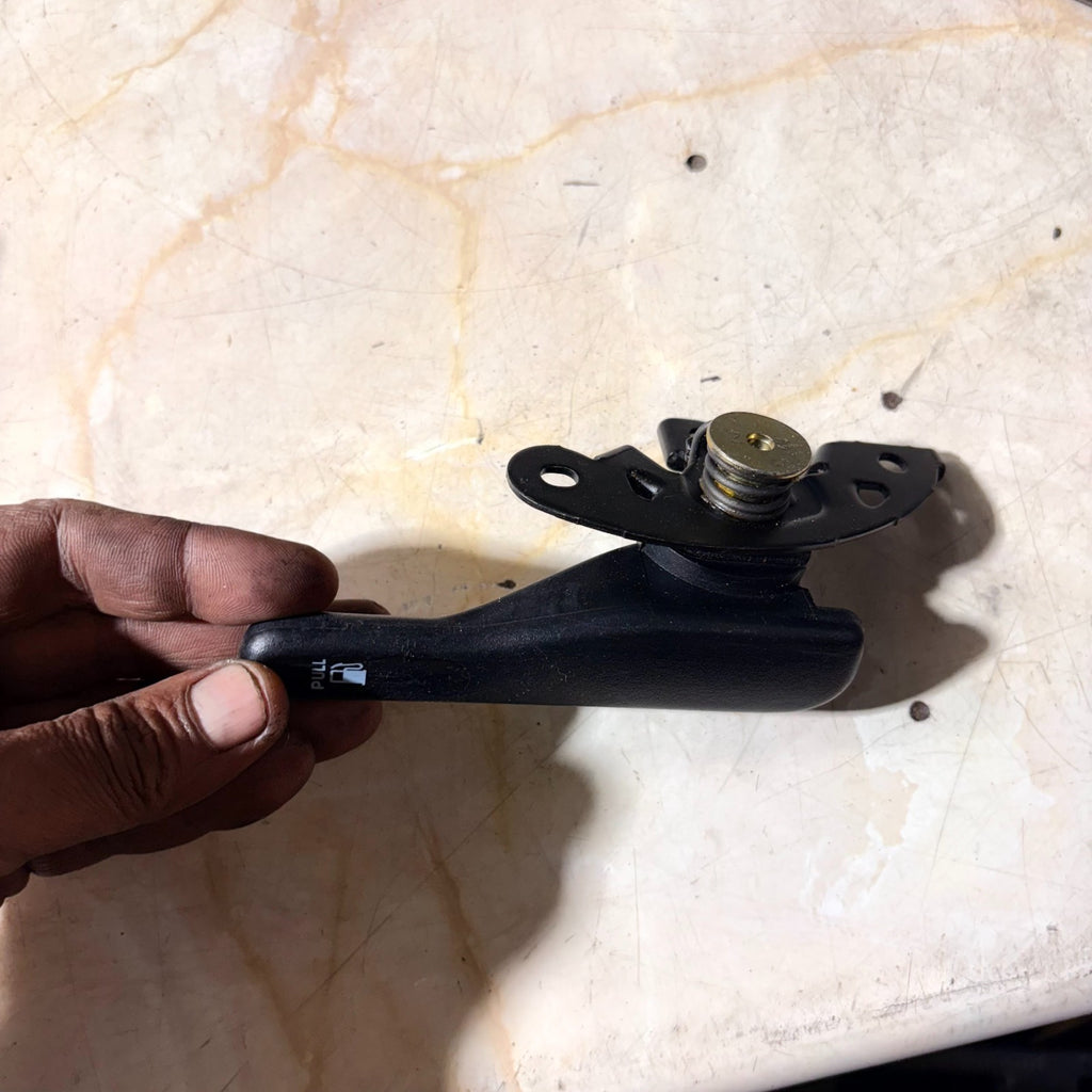 NISSAN X-TRAIL T30 2001-2007 FUEL FILLER FLAP RELEASE HANDLE LEVER