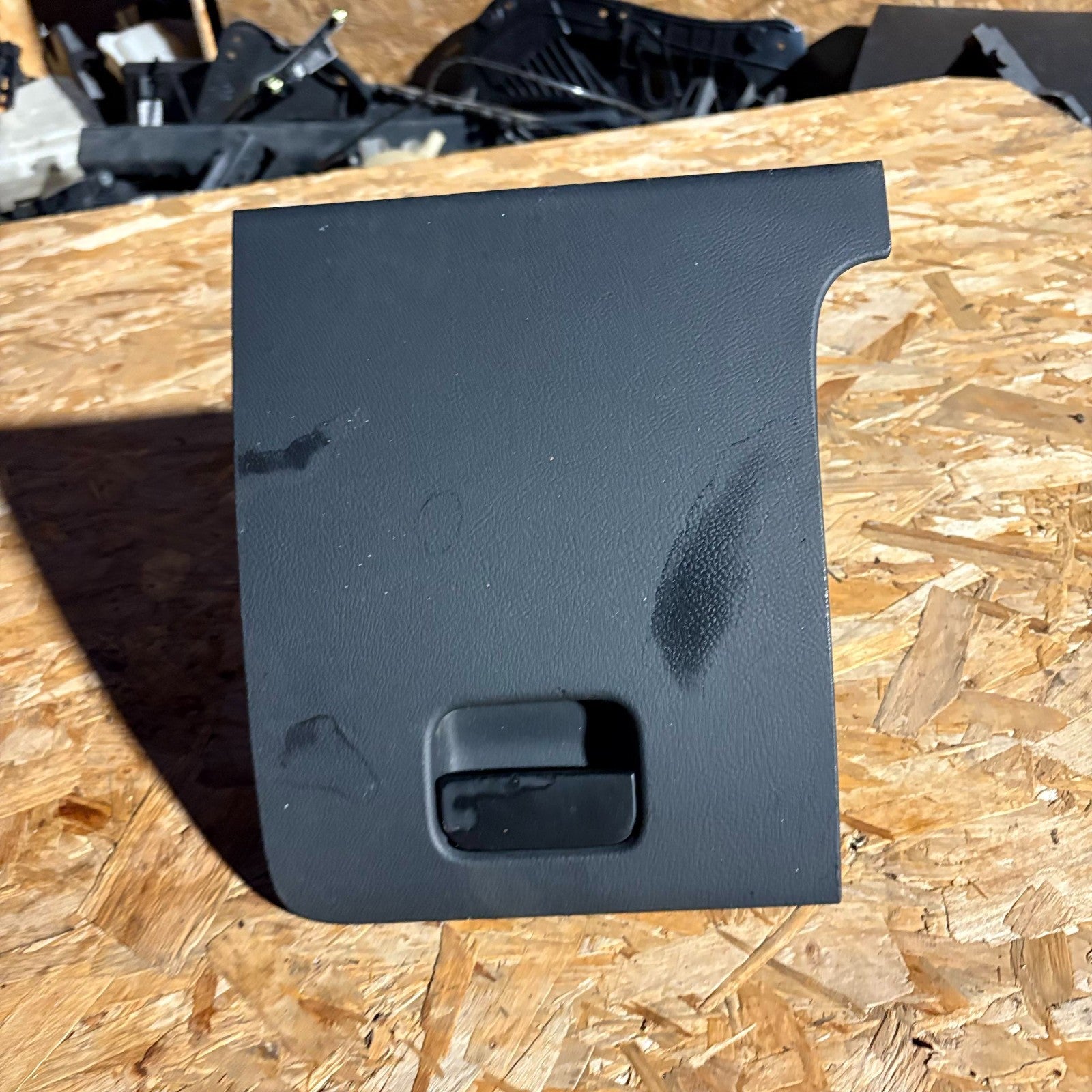 VOLKSWAGEN PASSAT 2010 FRONT RIGHT DRIVER SIDE STORAGE 3C2.857.922G