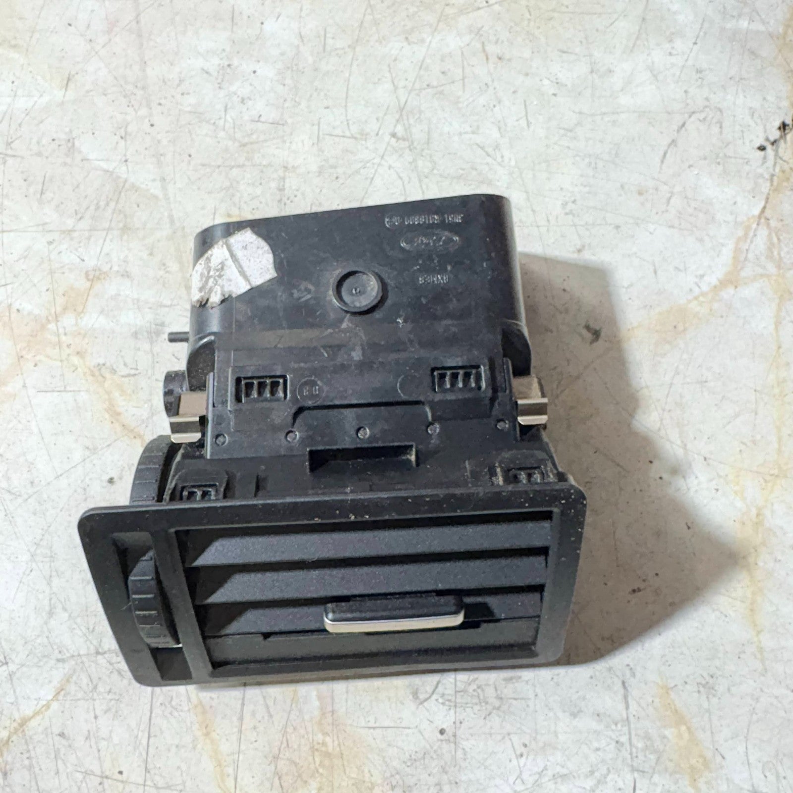 4794002 4794-002 Left Dash Vent (Air Vent Grille) for Ford C-MAX 2005