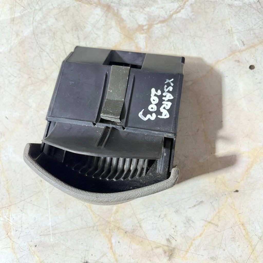 Citroen Xsara Picasso N68 Front Centre Console Ashtray 2000-2003 9635581577