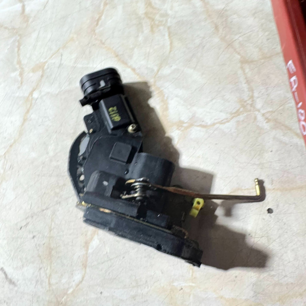 Suzuki Grand Vitara (2001-2005) Rear Passenger Side Door Central Locking Catch