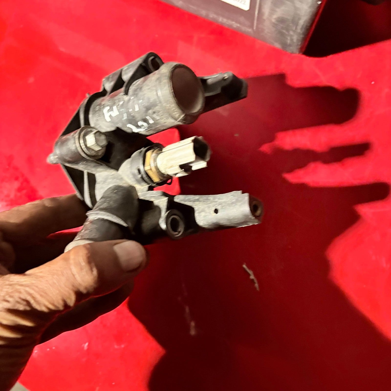 Thermostat housing Ford Fusion