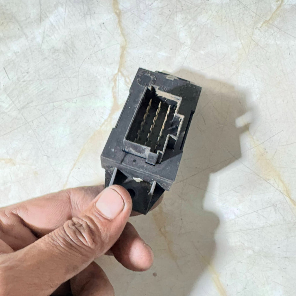 Mercedes-Benz Atego 818 Passenger N/S/F Behind Fuse Box Electrical Module