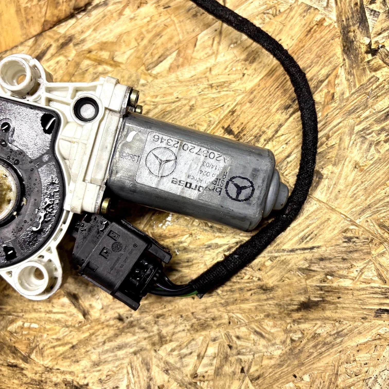 MERCEDES BENZ C E CLASS W203 W211 NSF WINDOW MOTOR A2118202942 2003