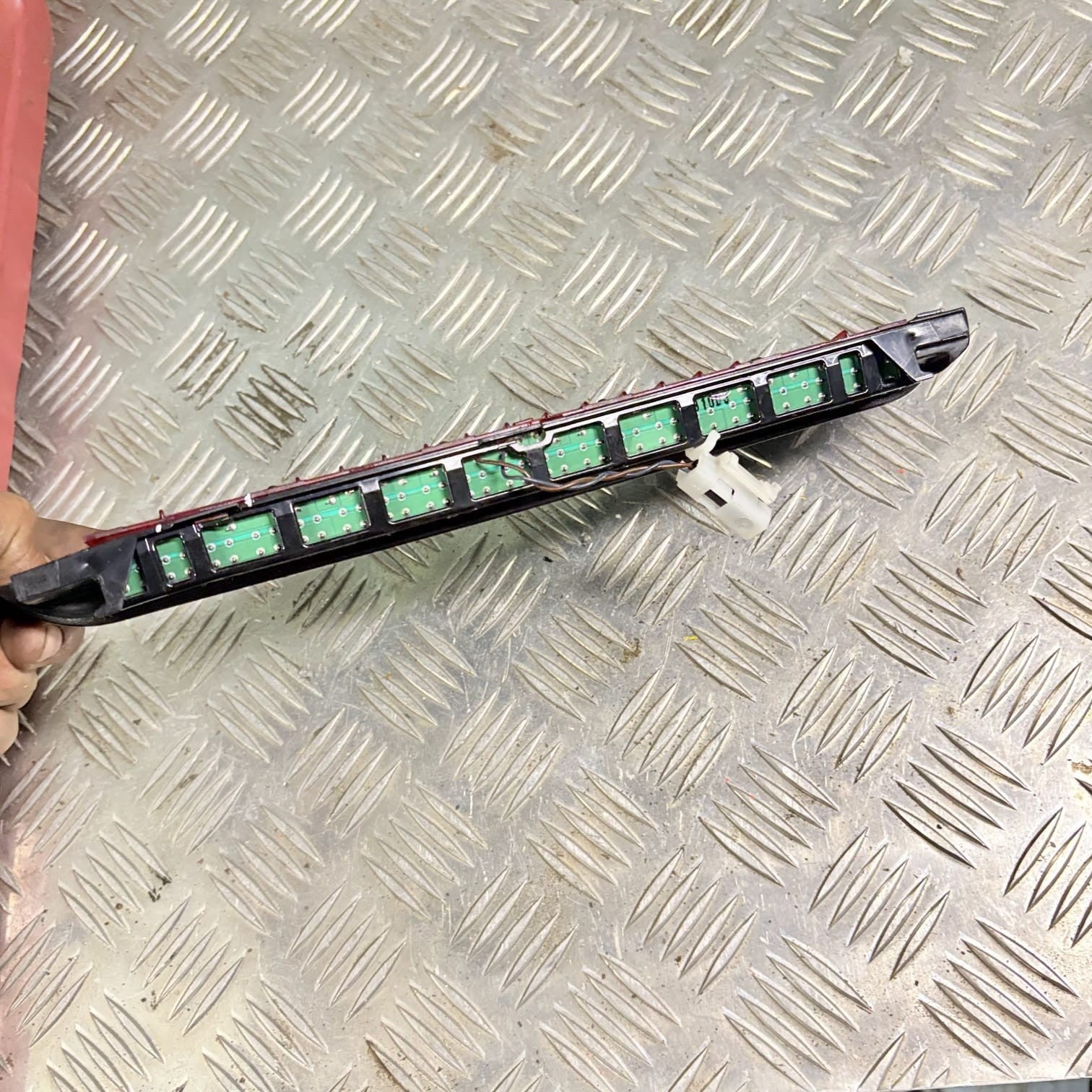 BMW 318 M sport 2010 REAR THIRD BRAKE STOP LIGHT A046811