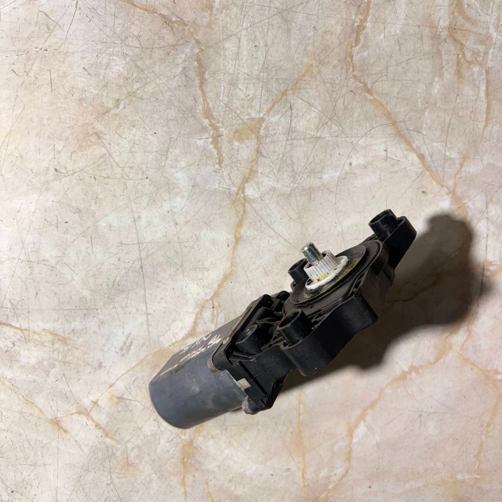 MERCEDES BENZ C S CLASS 1998-2008 FRONT LEFT WINDOW MOTOR 0536004902