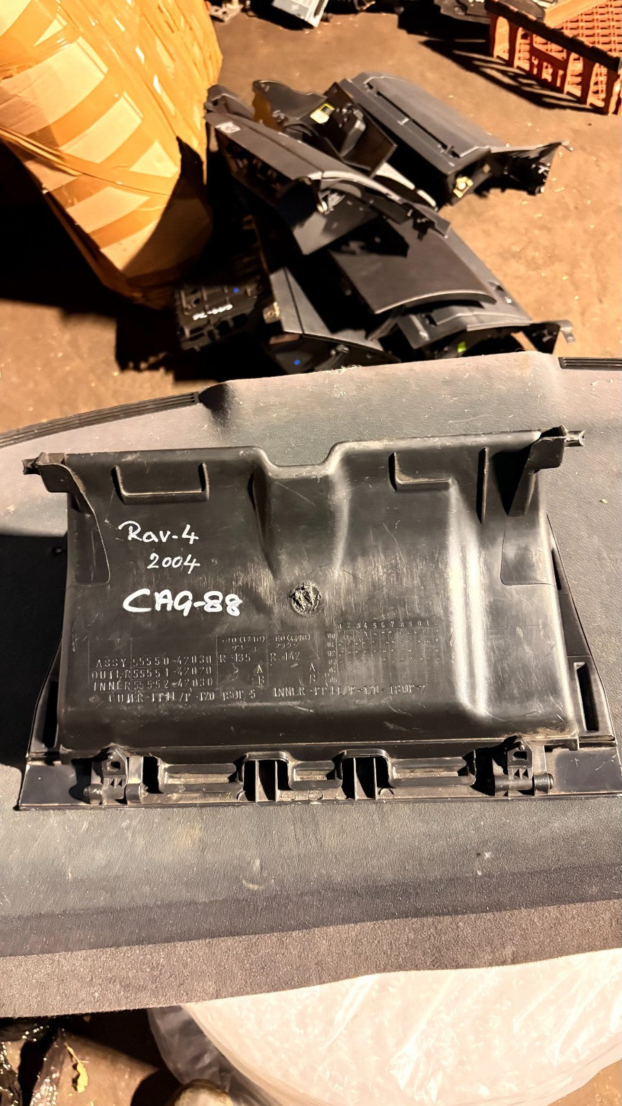 2004 TOYOTA RAV4 GLOVE BOX 55550-42030