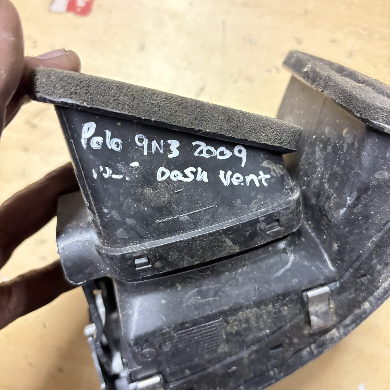 VW Polo 9N3 Driver Front Dashboard Air Vent 2006-2009 6Q0819703
