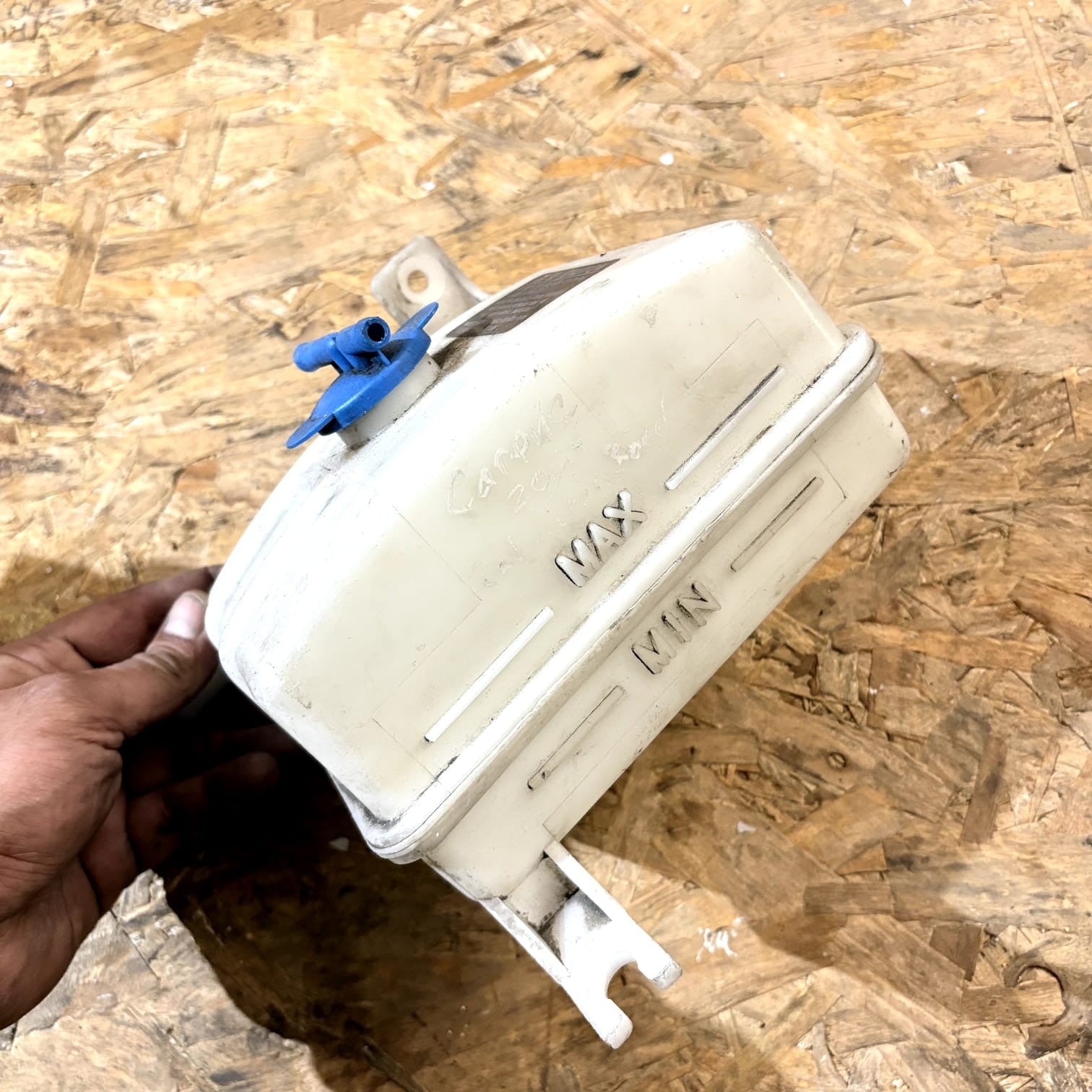 KIA CARENS RS 2.0 CRDi Coolant Expansion Tank OK2KB-15350 0K2KB-15350 83kw 2004