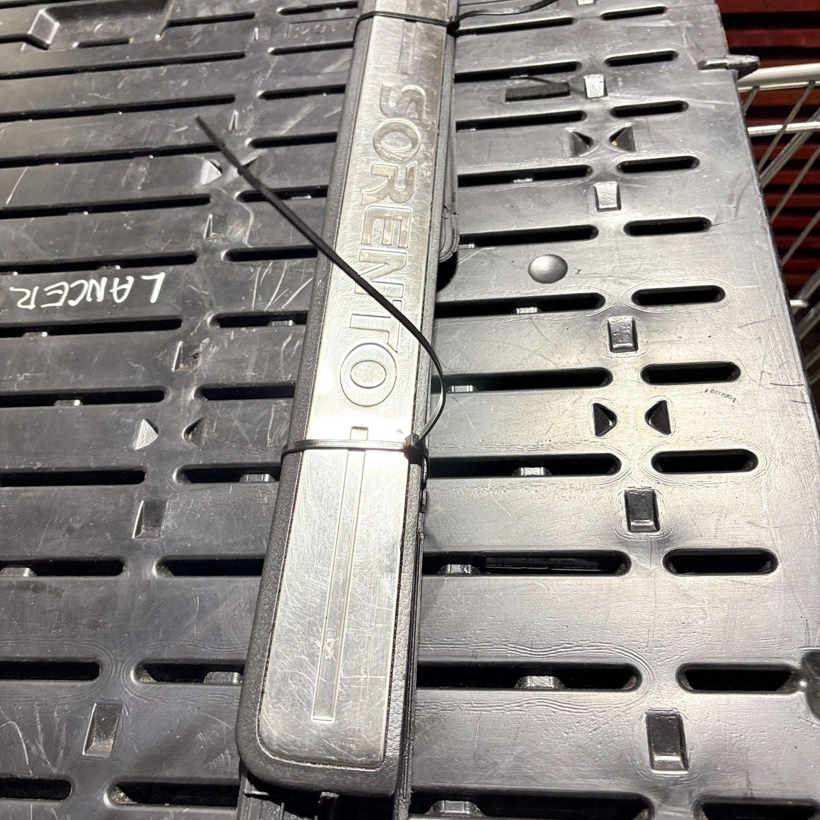 Kia Sorento Entry Step Trim Front Side Pair 85886-3E000 2002-2006