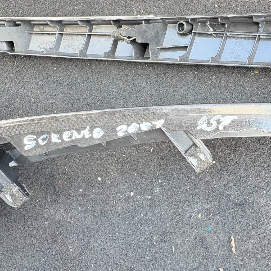 Kia Sorento 2002-2009 FRONT RIGHT/LEFT TRUNK CENTER TRIM COVER PANEL
