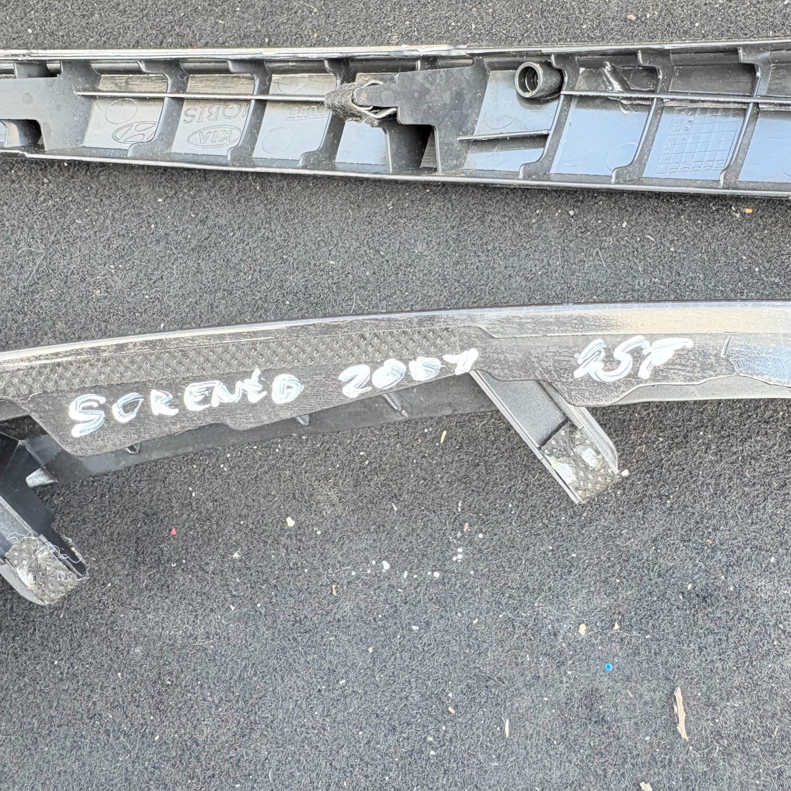 Kia Sorento 2002-2009 FRONT RIGHT/LEFT TRUNK CENTER TRIM COVER PANEL