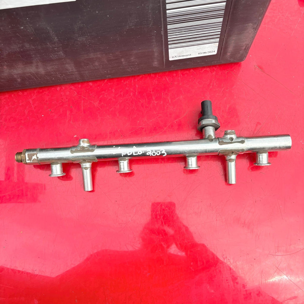 2003-2009 VOLKSWAGEN POLO FUEL RAIL 06K 133 317G