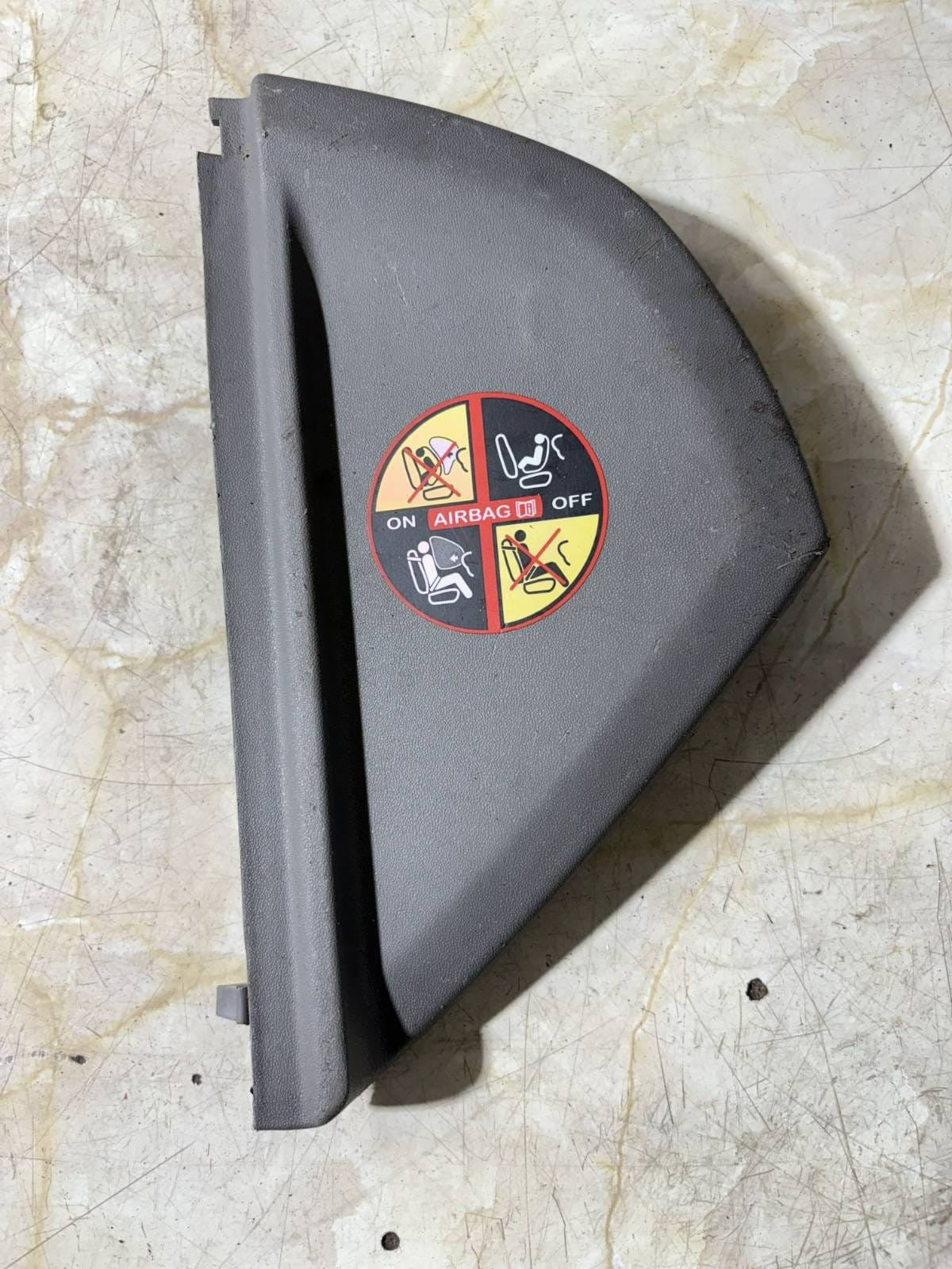 RENAULT MEGANE 2006-2010 DASHBOARD SIDE END TRIM ( PASSENGER SIDE) 8200141026