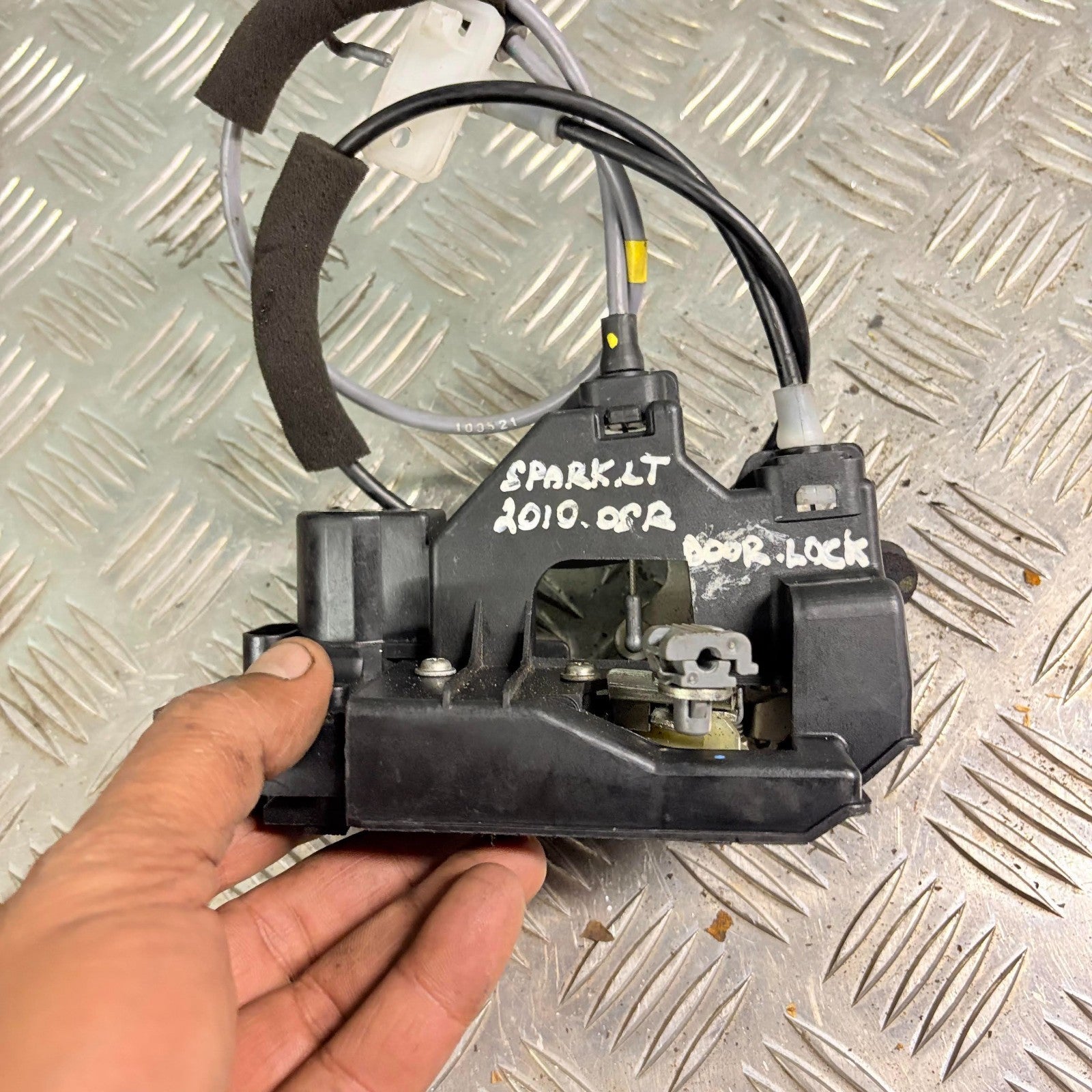 CHEVROLET SPARK LT 2010-2015 MK1 O/S DRIVERS REAR RIGHT DOOR LOCK CATCH