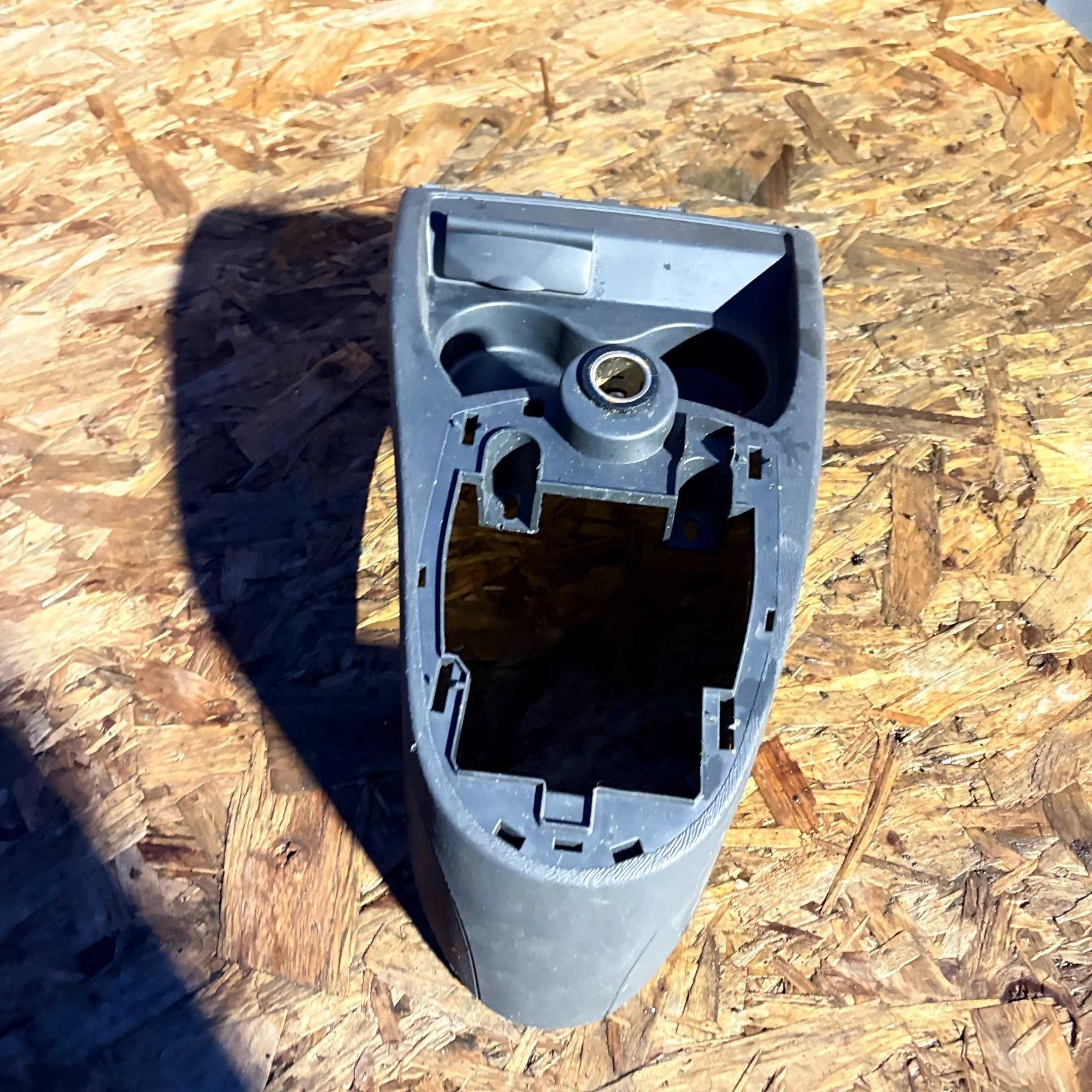 RENAULT TWINGO PZAZ 20072014 CENTRE CONSOLE GEARSTICK SURROUND & CUPHOLDERS