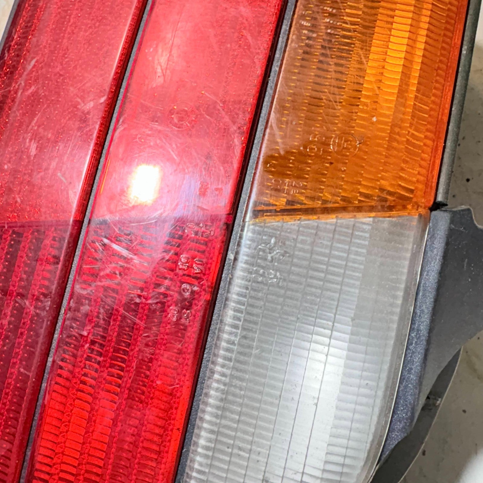 BMW E36 3 SERIES 4DR SALOON 1990-1998 RIGHT REAR TAIL LIGHT AMBER 63211387362