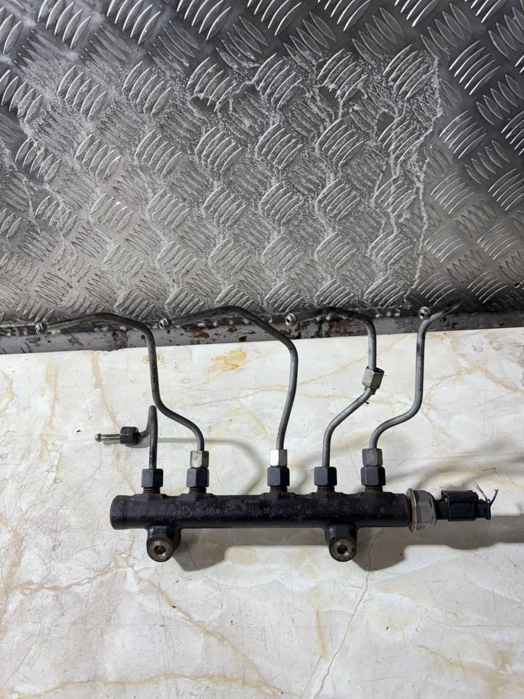 FORD FOCUS MK3 FUEL INJECTOR RAIL 9685297580 1.6 TDCI ENGINE 28497Z01
