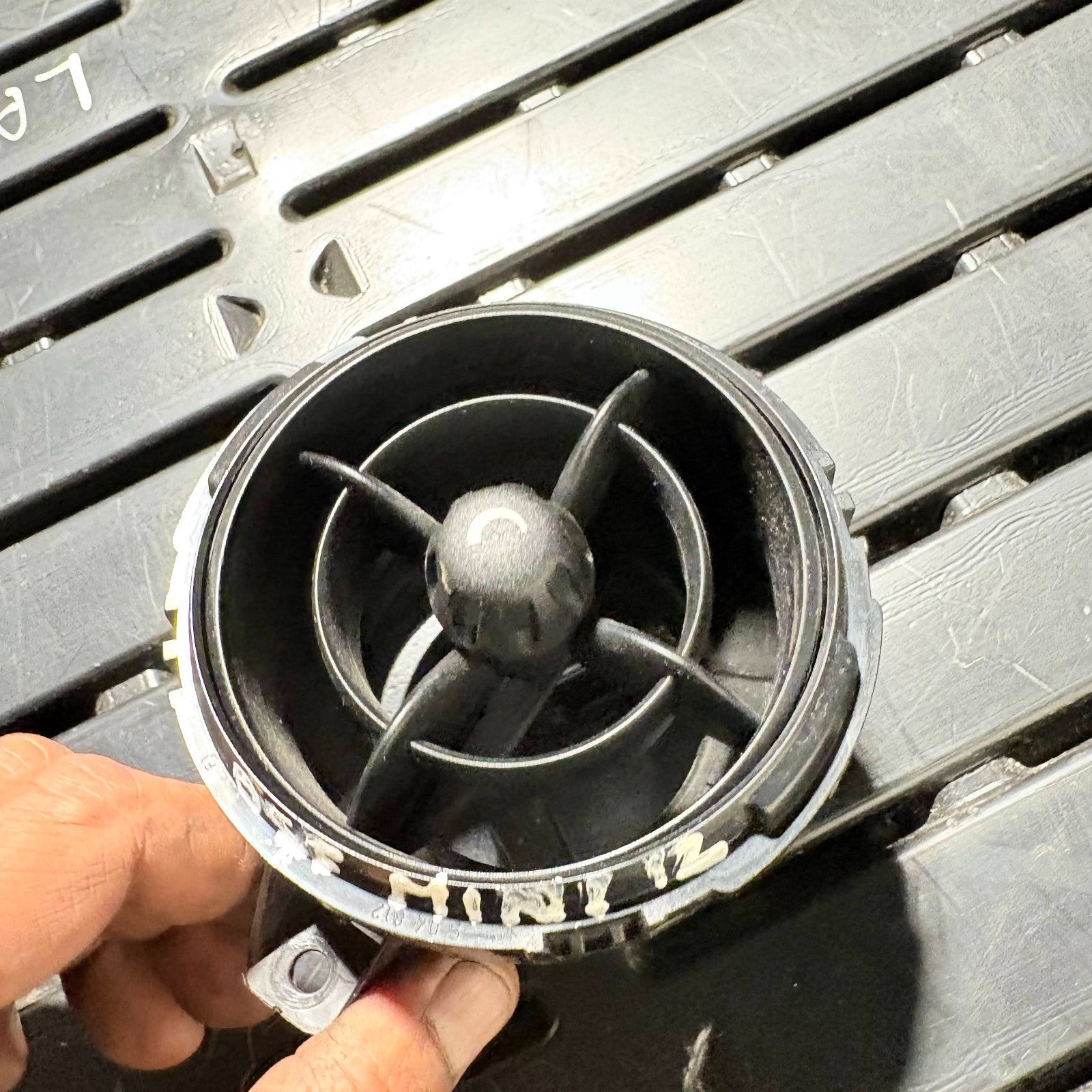 MINI 2012 AIR VENT DASH GRILLE FRONT RIGHT DRIVER SIDE 9254-01200 005